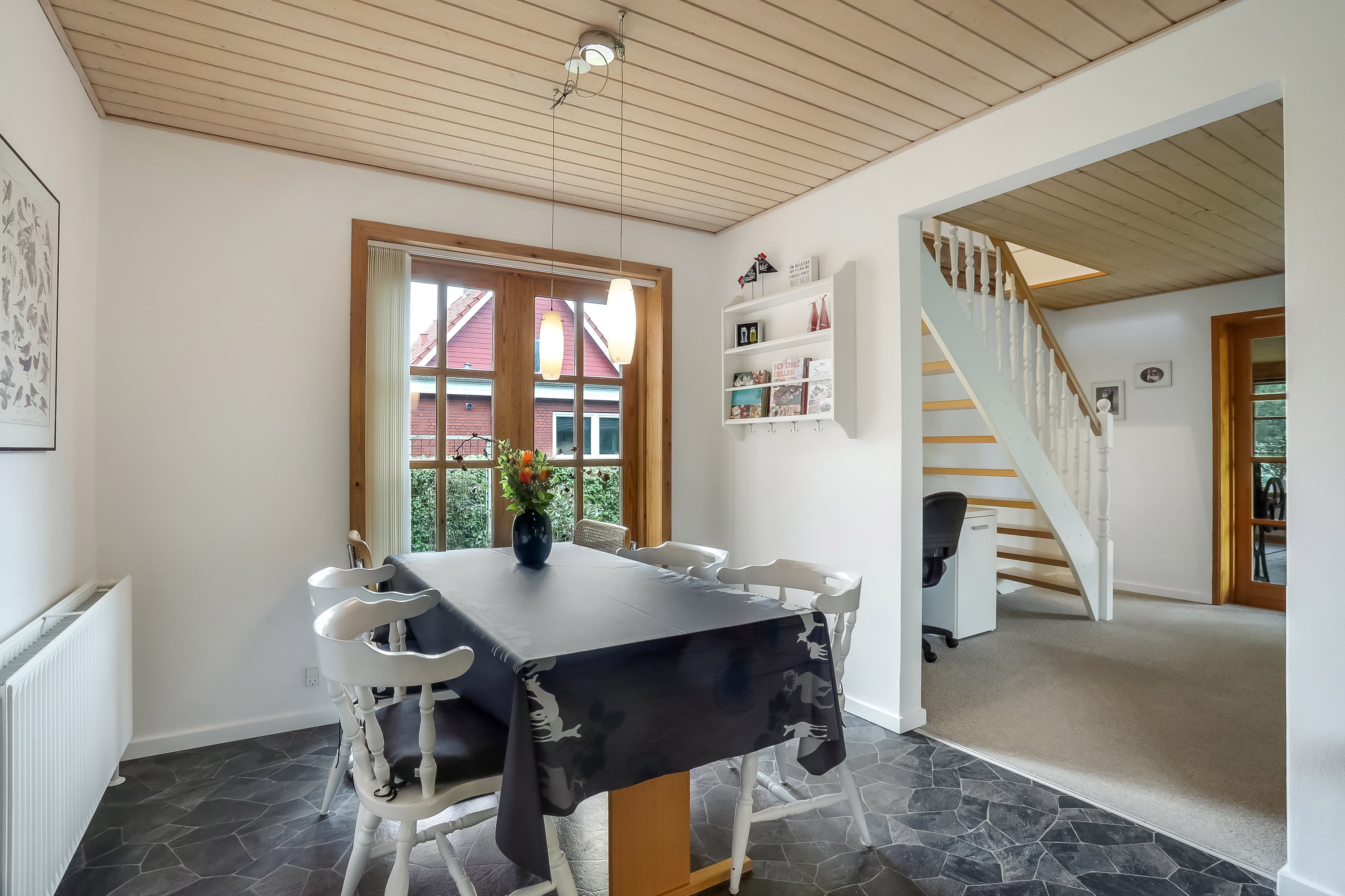 Fremhævet stue billede i fuldskærmstilstand. Billede af Skovvænget 6, Sjørup, 8800 Viborg