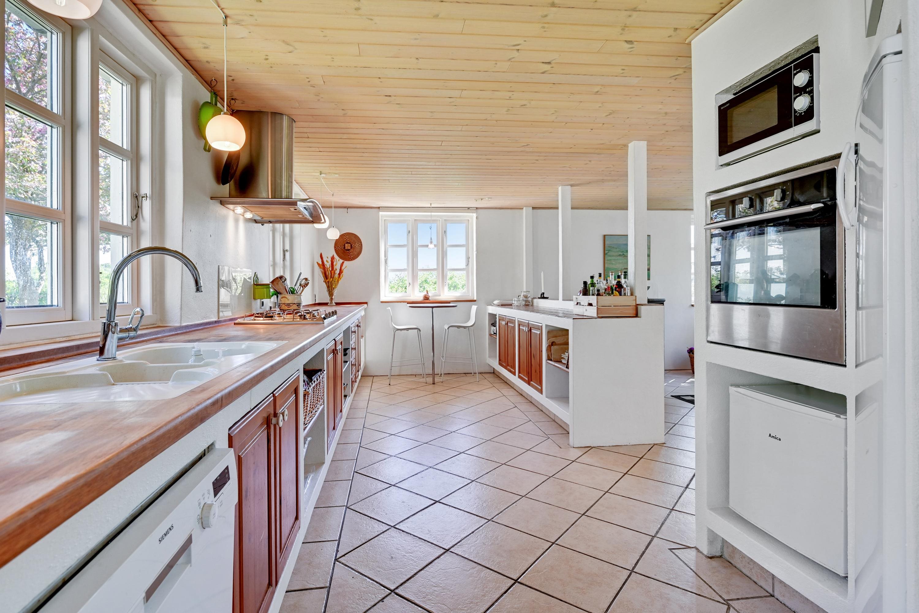 Fremhævet køkken billede i fuldskærmstilstand. Billede af Sejersgade 11, Vium, 8620 Kjellerup