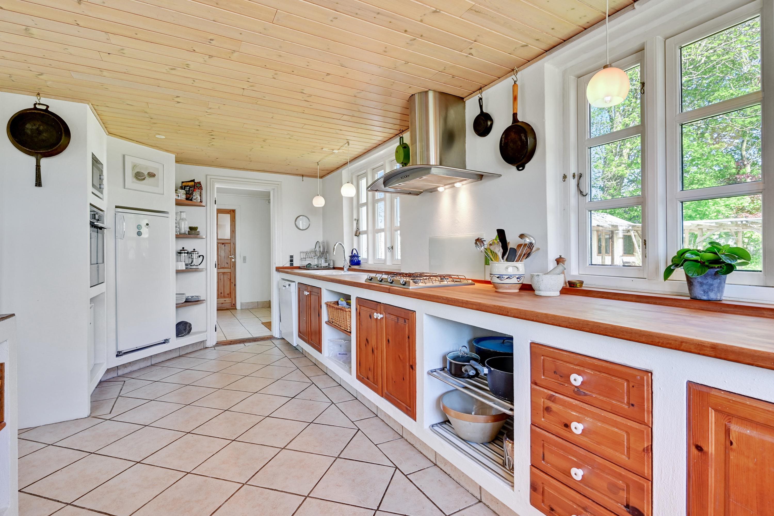 Fremhævet køkken billede i fuldskærmstilstand. Billede af Sejersgade 11, Vium, 8620 Kjellerup