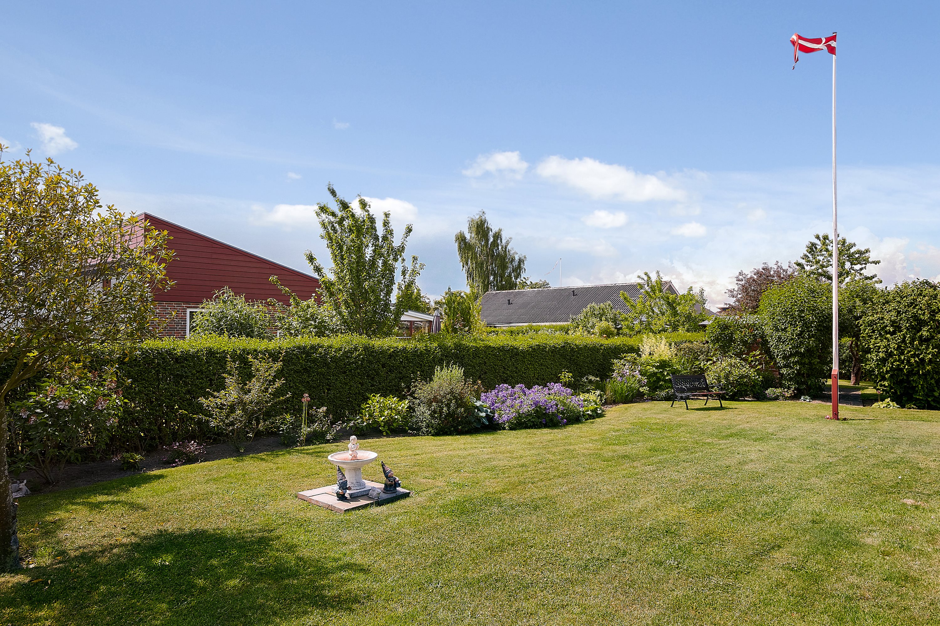 Fremhævet have billede i fuldskærmstilstand. Billede af Ligustervænget 7, 7130 Juelsminde