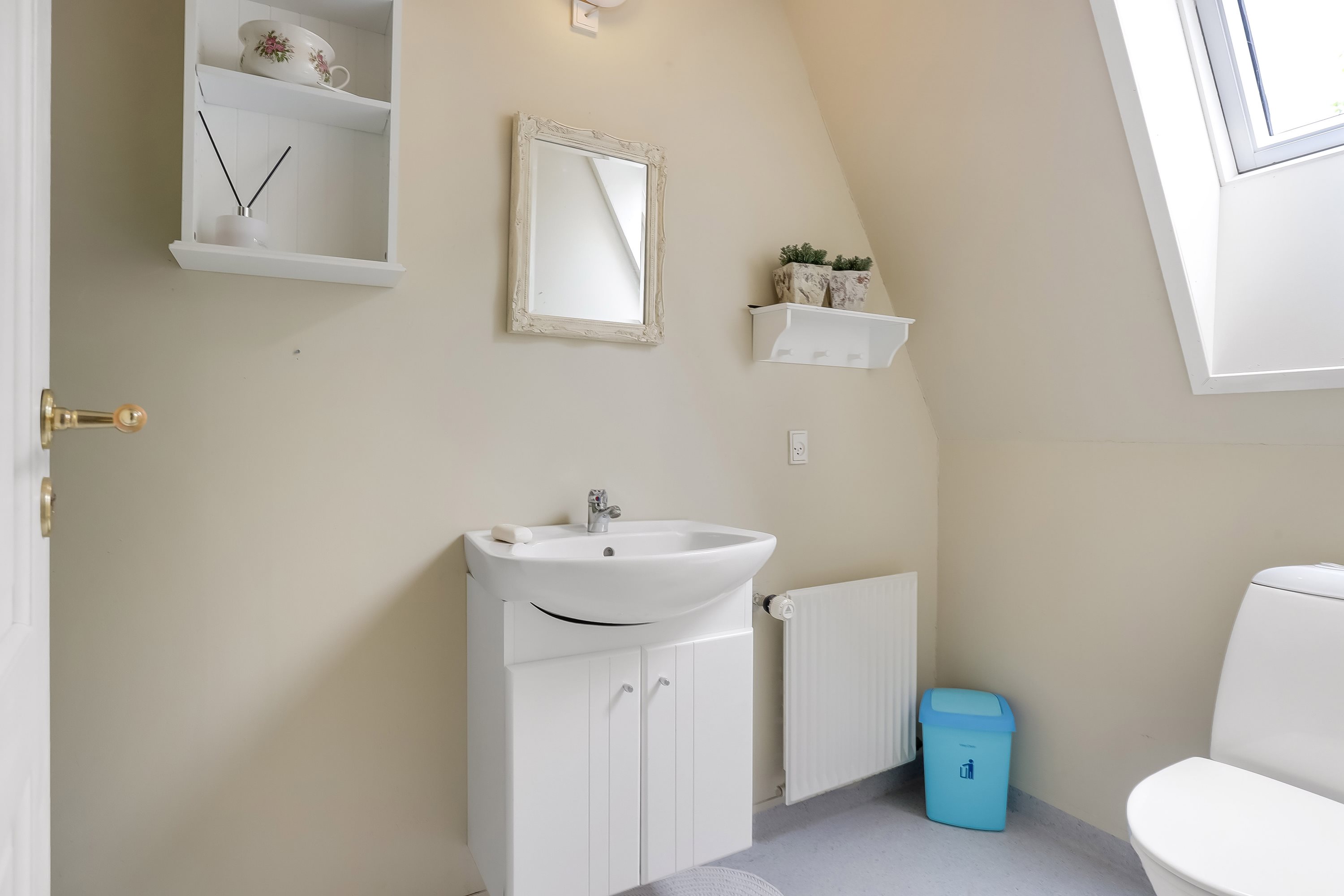 Fremhævet toilet billede i fuldskærmstilstand. Billede af Høgildvej 40, Høgild, 7470 Karup J