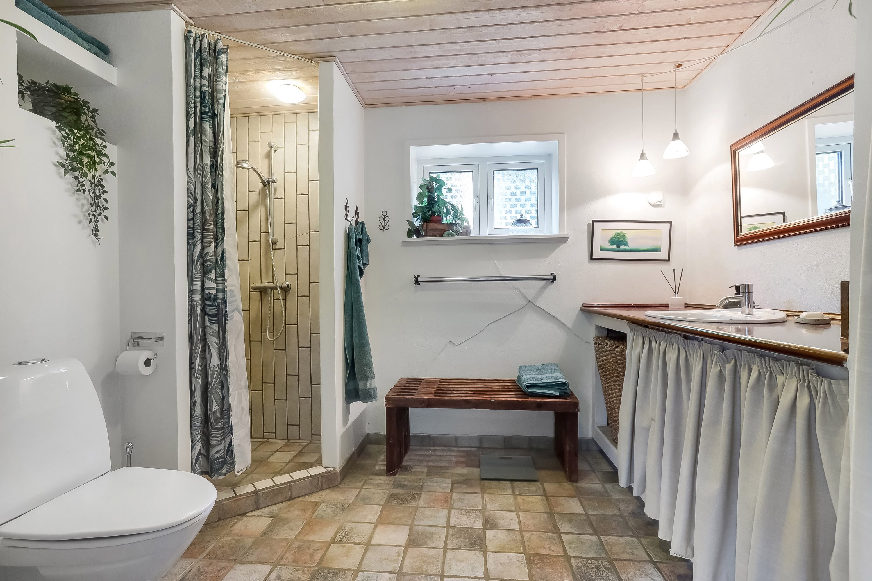 Fremhævet badeværelse billede i fuldskærmstilstand. Billede af Høgildvej 40, Høgild, 7470 Karup J