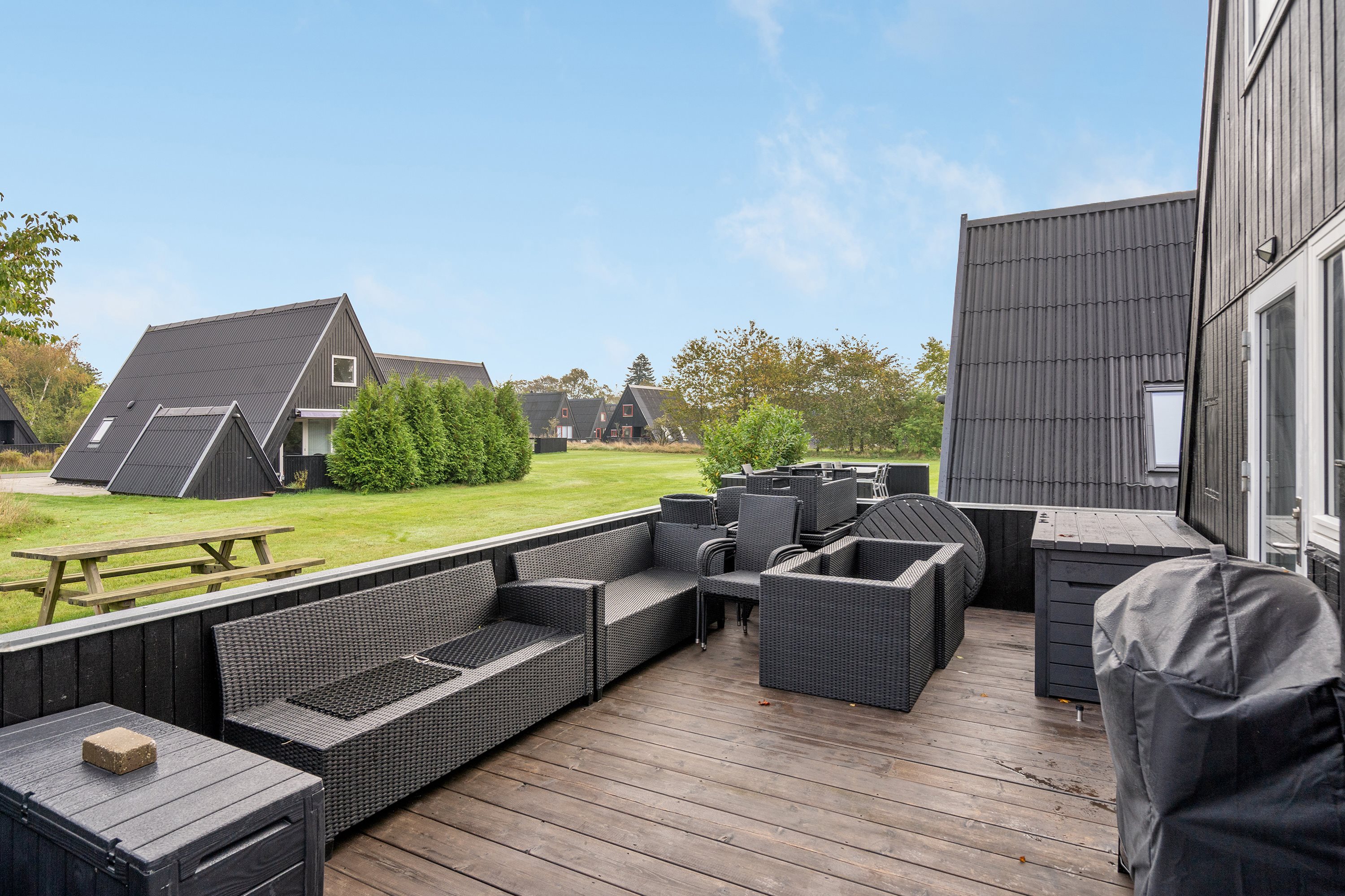 Fremhævet terrasse billede i fuldskærmstilstand. Billede af Golfsvinget 250, Gatten, 9640 Farsø