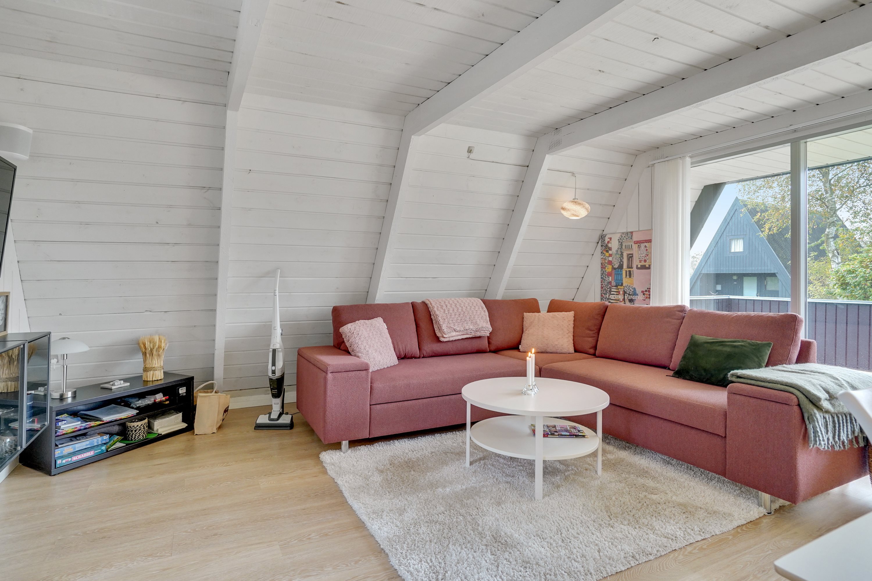 Fremhævet stue billede i fuldskærmstilstand. Billede af Golfsvinget 250, Gatten, 9640 Farsø