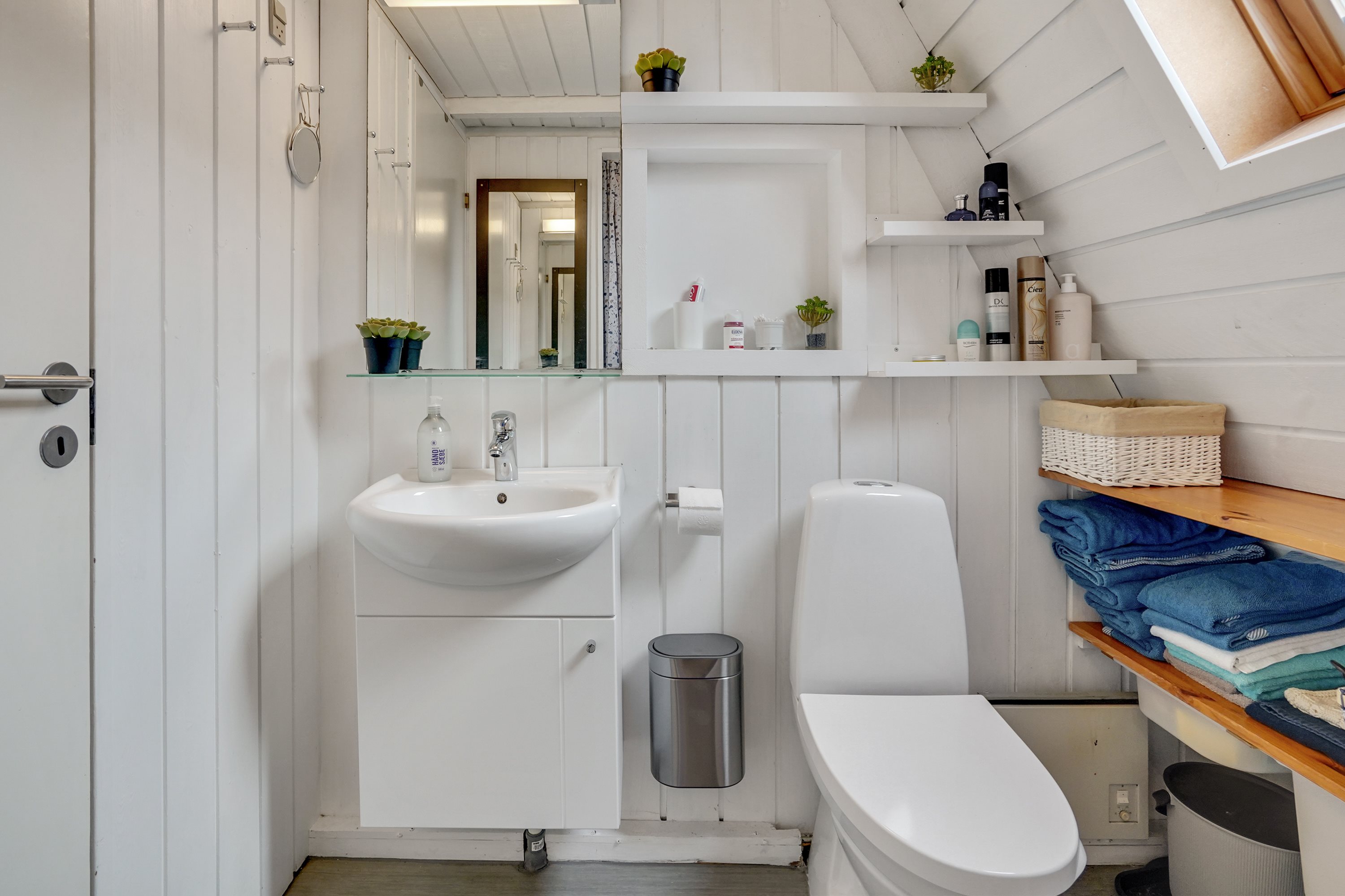 Fremhævet badeværelse billede i fuldskærmstilstand. Billede af Golfsvinget 250, Gatten, 9640 Farsø