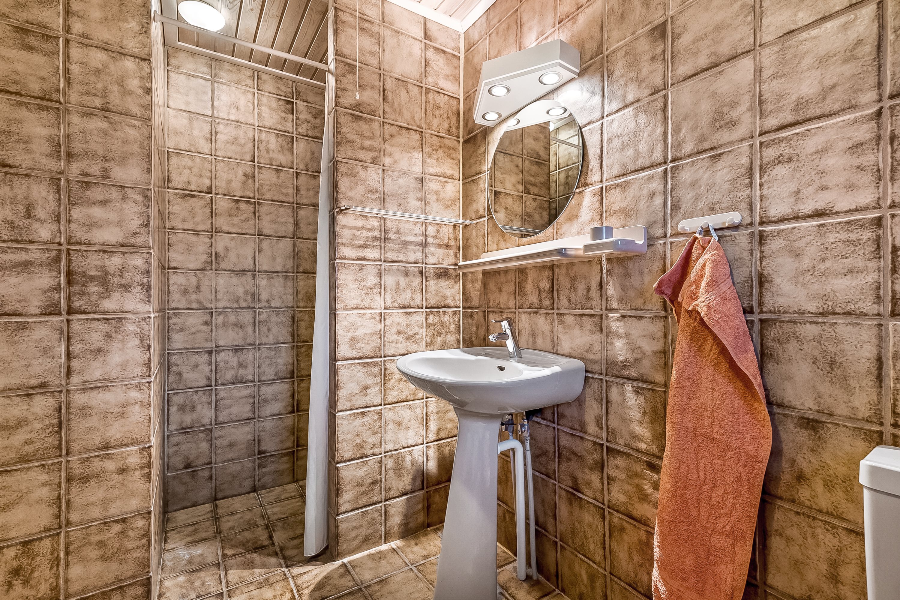 Fremhævet badeværelse billede i fuldskærmstilstand. Billede af Mølleager 67A, Lindved, 7100 Vejle