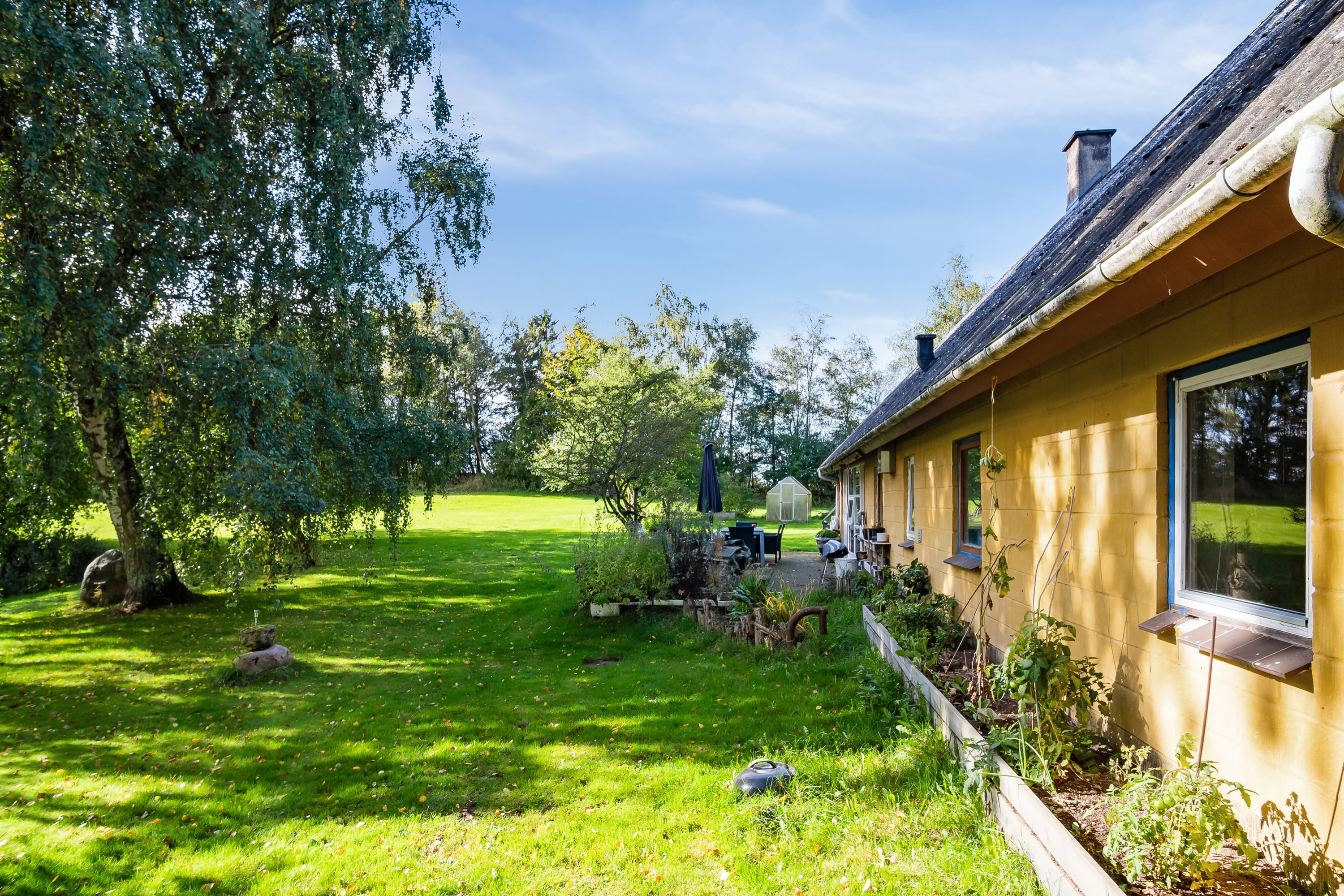 Fremhævet set fra haven billede i fuldskærmstilstand. Billede af Stubberupvej 14, 8723 Løsning