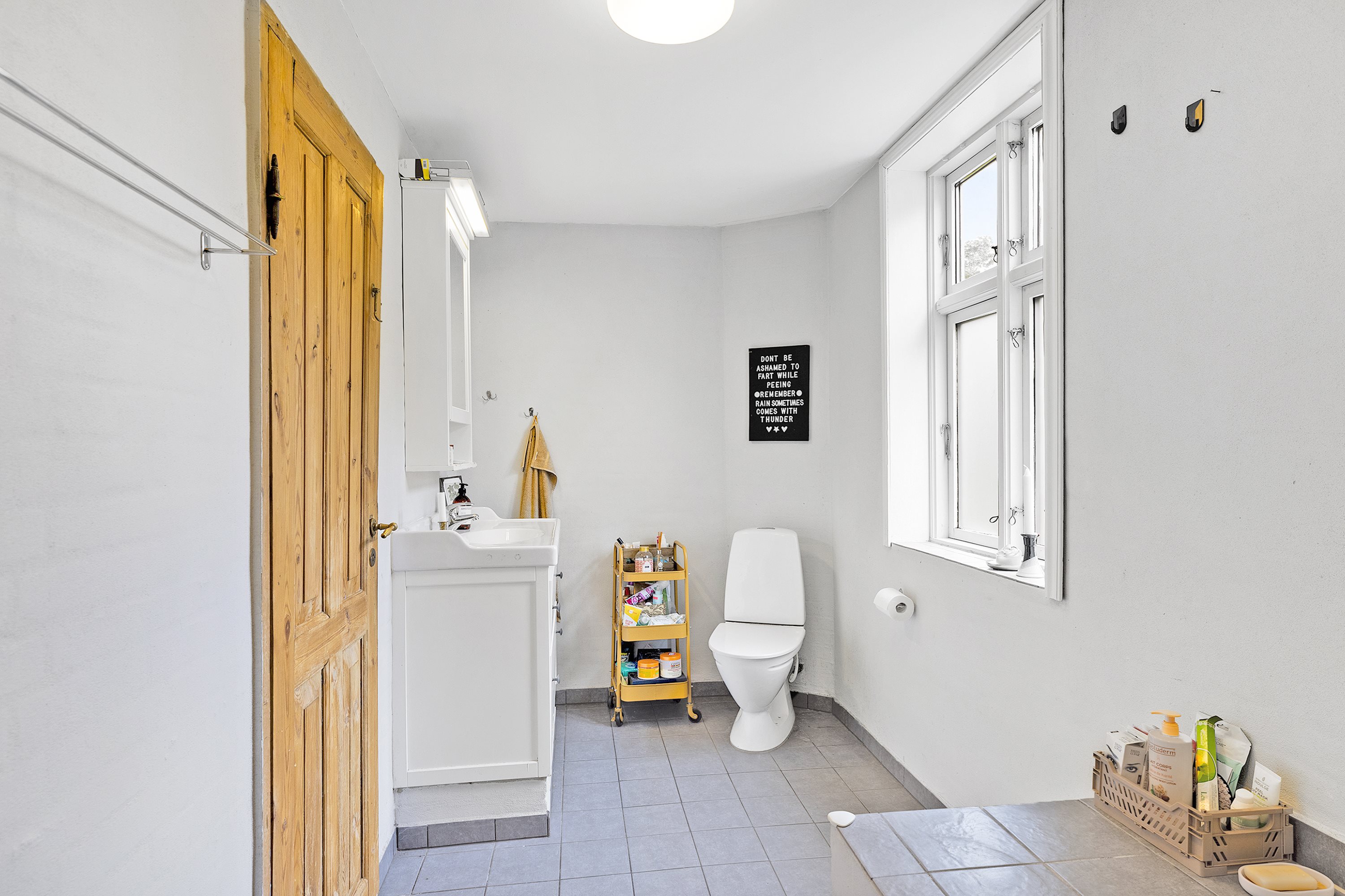 Fremhævet badeværelse billede i fuldskærmstilstand. Billede af Ribevej 34, Egebæk, 6760 Ribe