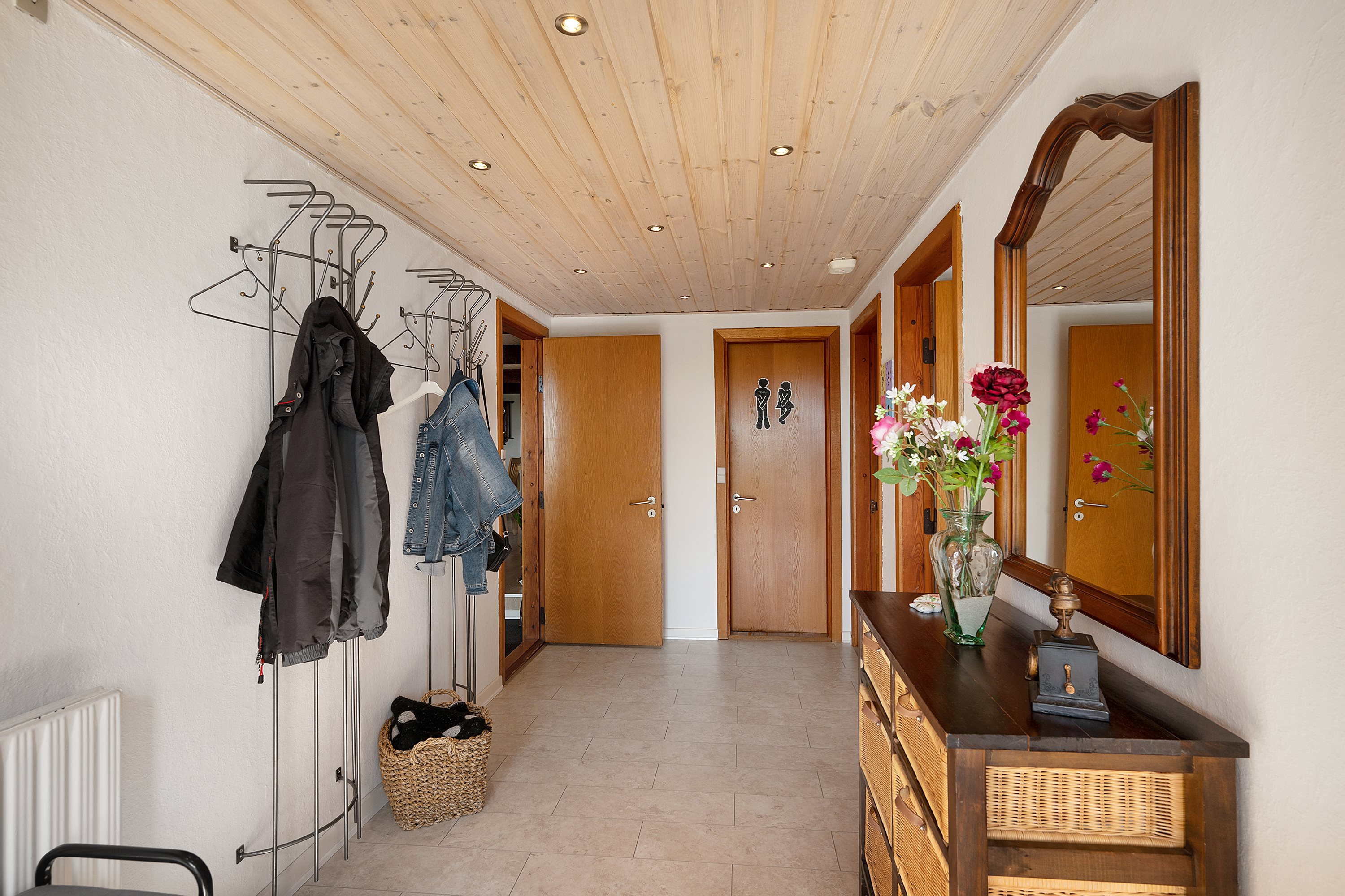 Fremhævet gang billede i fuldskærmstilstand. Billede af Mamrelundsvej 2, Vejlby, 8961 Allingåbro