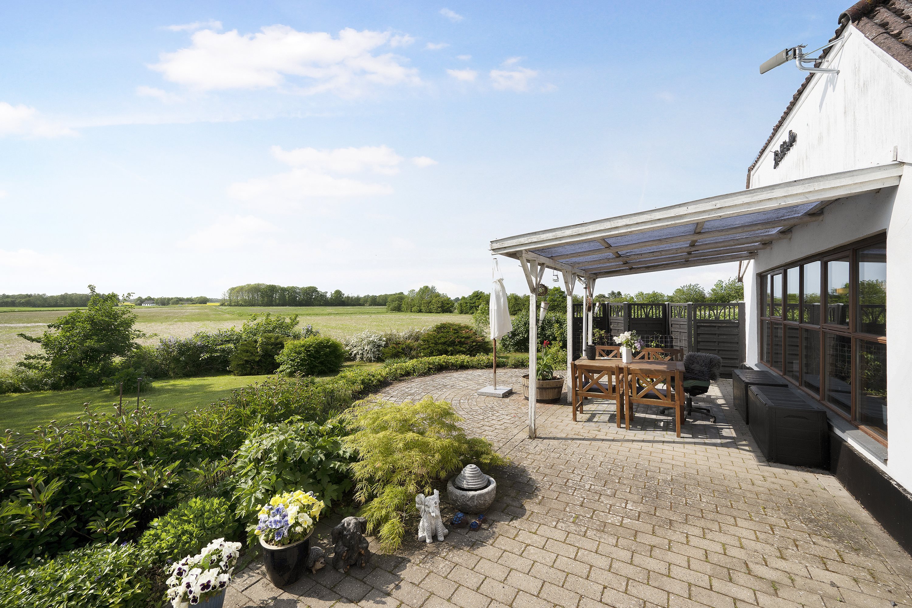 Fremhævet terrasse billede i fuldskærmstilstand. Billede af Mamrelundsvej 2, Vejlby, 8961 Allingåbro