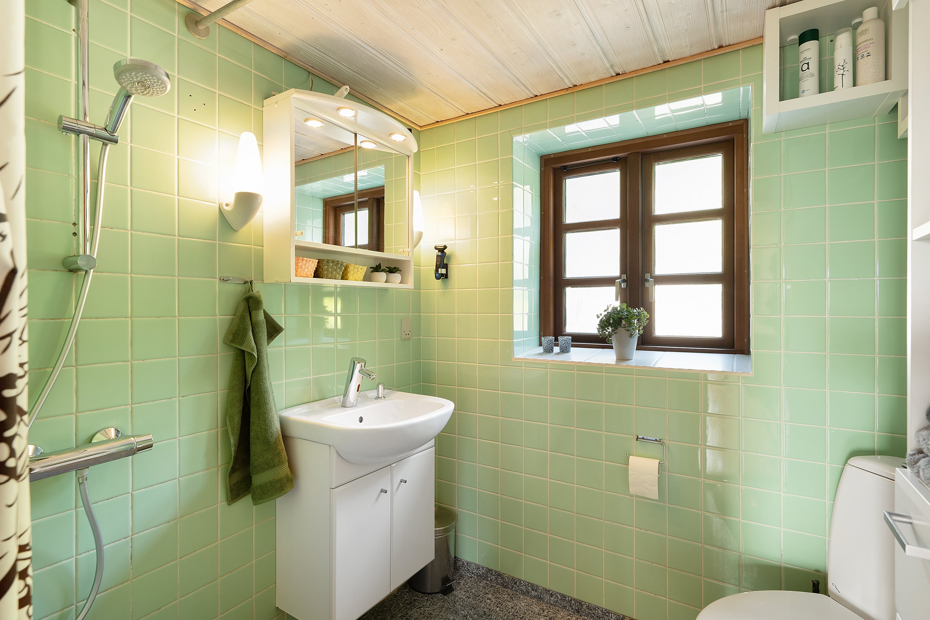 Fremhævet badeværelse billede i fuldskærmstilstand. Billede af Mamrelundsvej 2, Vejlby, 8961 Allingåbro