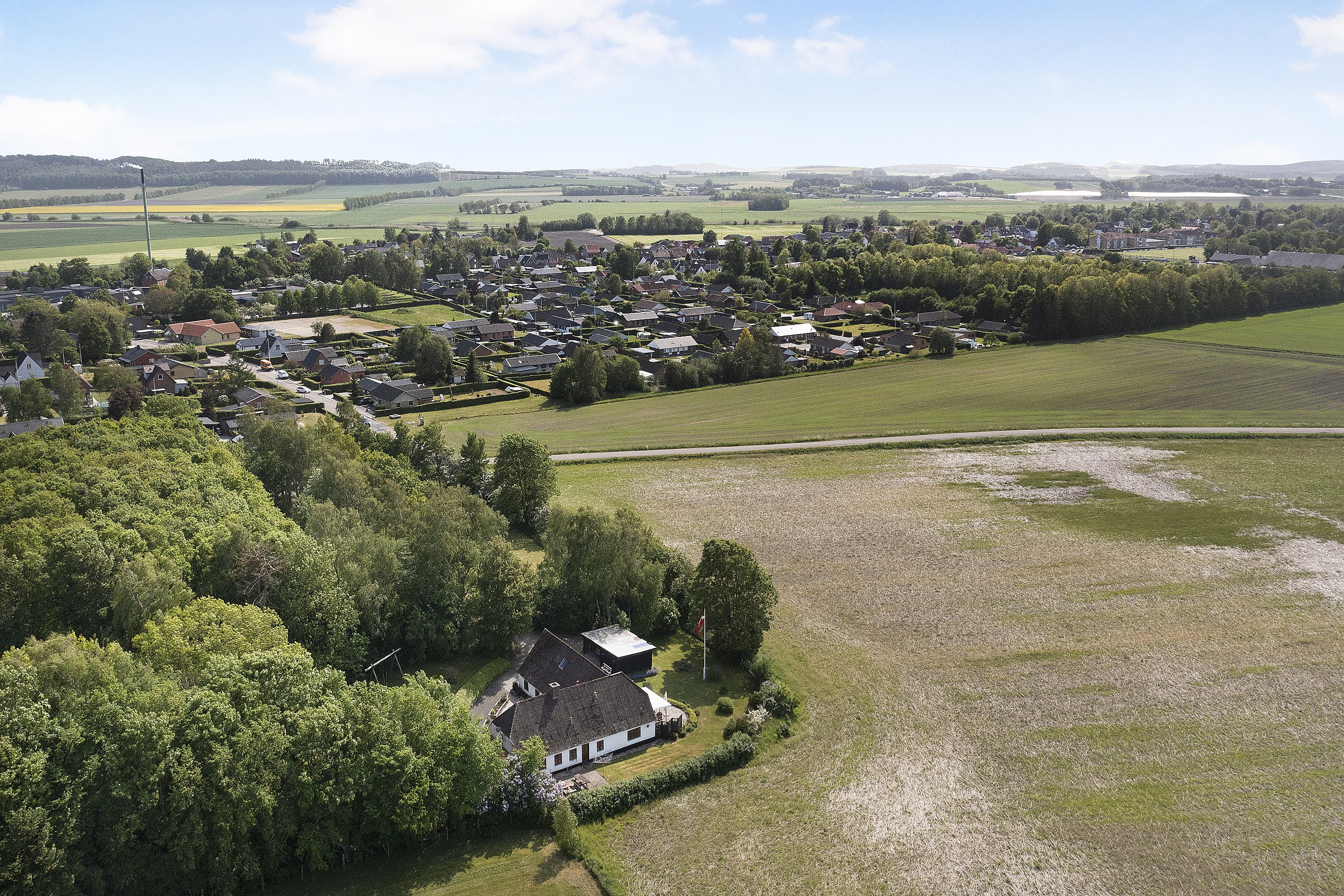 Fremhævet luftfoto billede i fuldskærmstilstand. Billede af Mamrelundsvej 2, Vejlby, 8961 Allingåbro