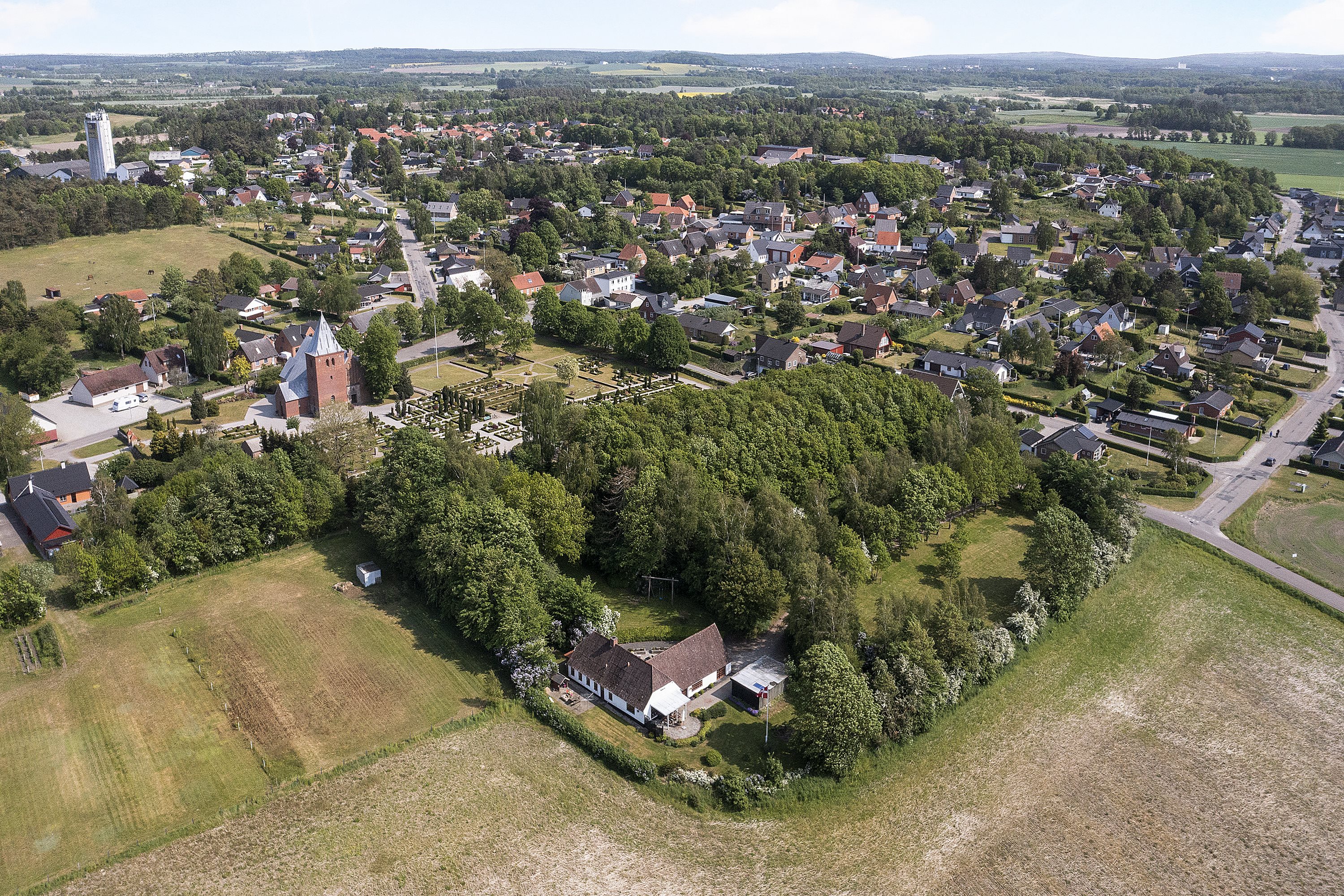 Fremhævet luftfoto billede i fuldskærmstilstand. Billede af Mamrelundsvej 2, Vejlby, 8961 Allingåbro