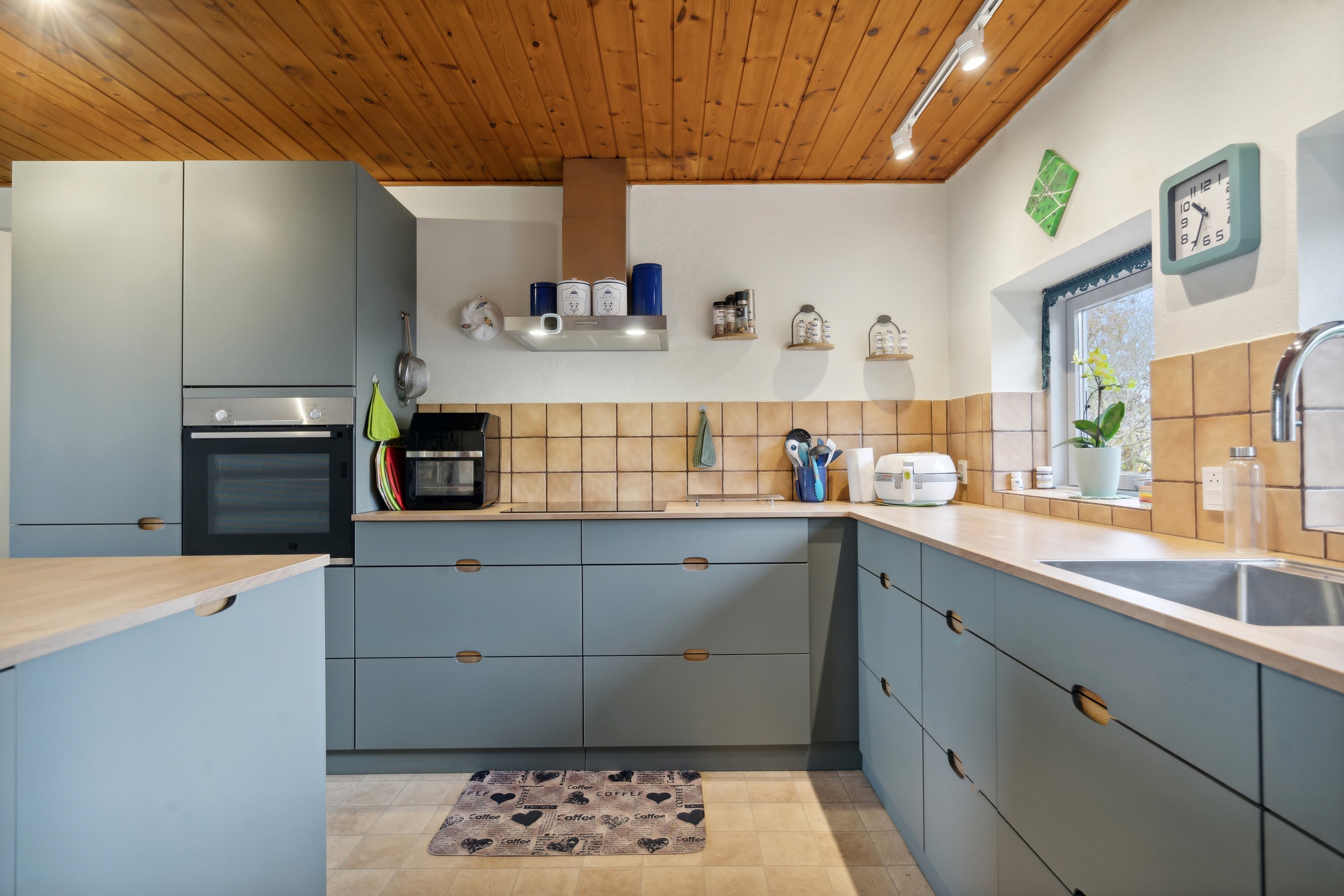 Fremhævet køkken billede i fuldskærmstilstand. Billede af Hvilhusevej 14, Tørring, 8983 Gjerlev J