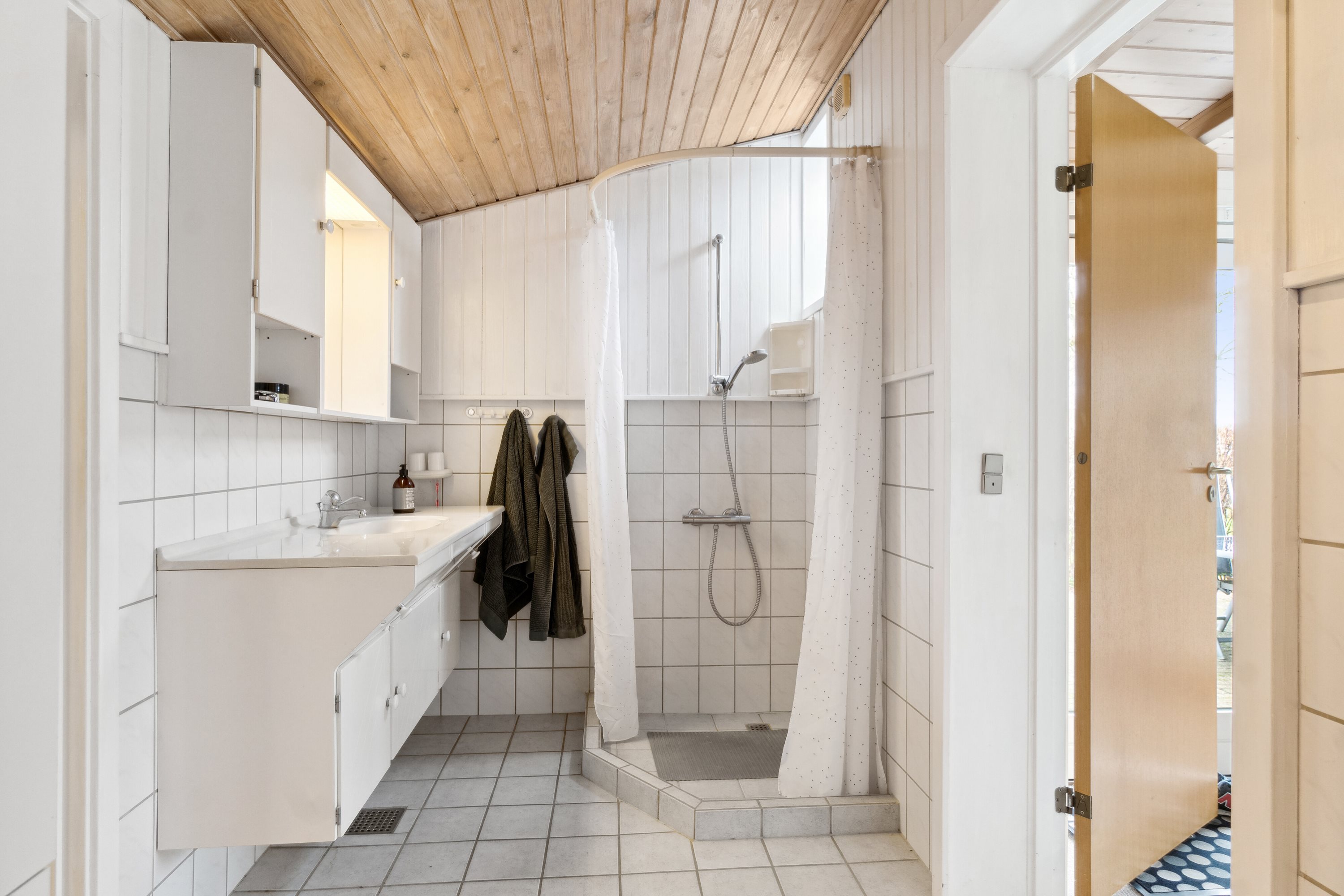 Fremhævet badeværelse billede i fuldskærmstilstand. Billede af Flinterupvej 62E, 4480 Store Fuglede