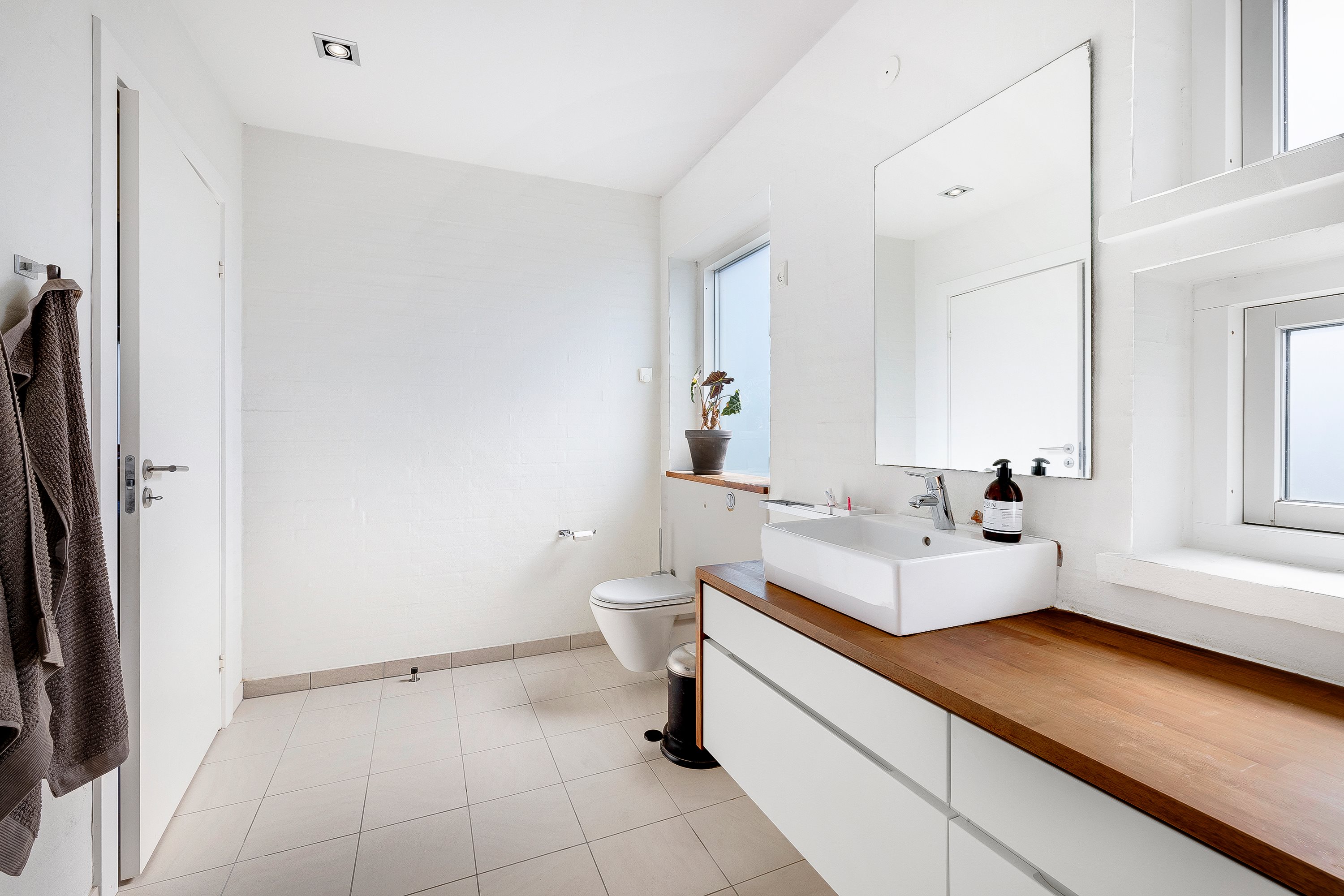 Fremhævet andet billede i fuldskærmstilstand. Billede af Gåsebakken 28, Ugelbølle, 8410 Rønde