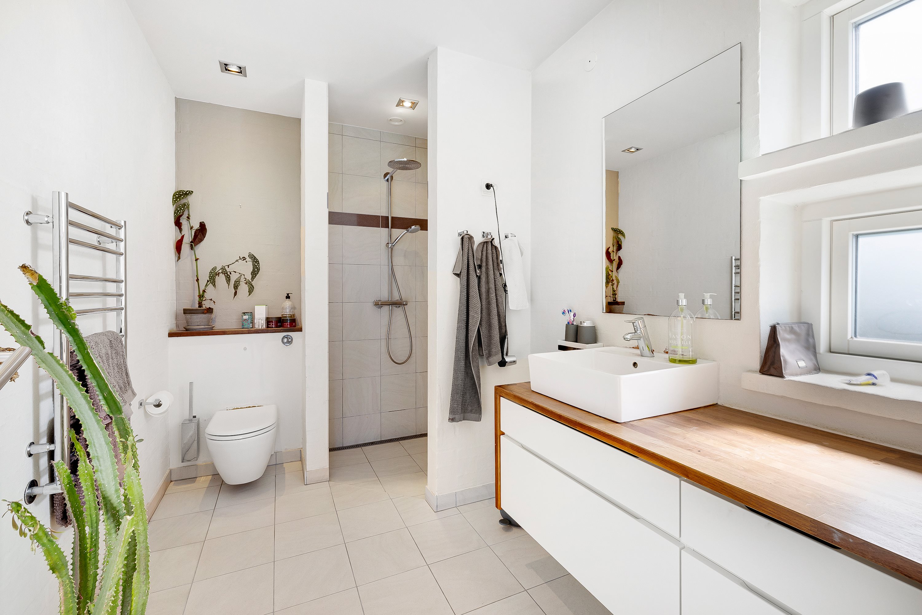 Fremhævet andet billede i fuldskærmstilstand. Billede af Gåsebakken 28, Ugelbølle, 8410 Rønde