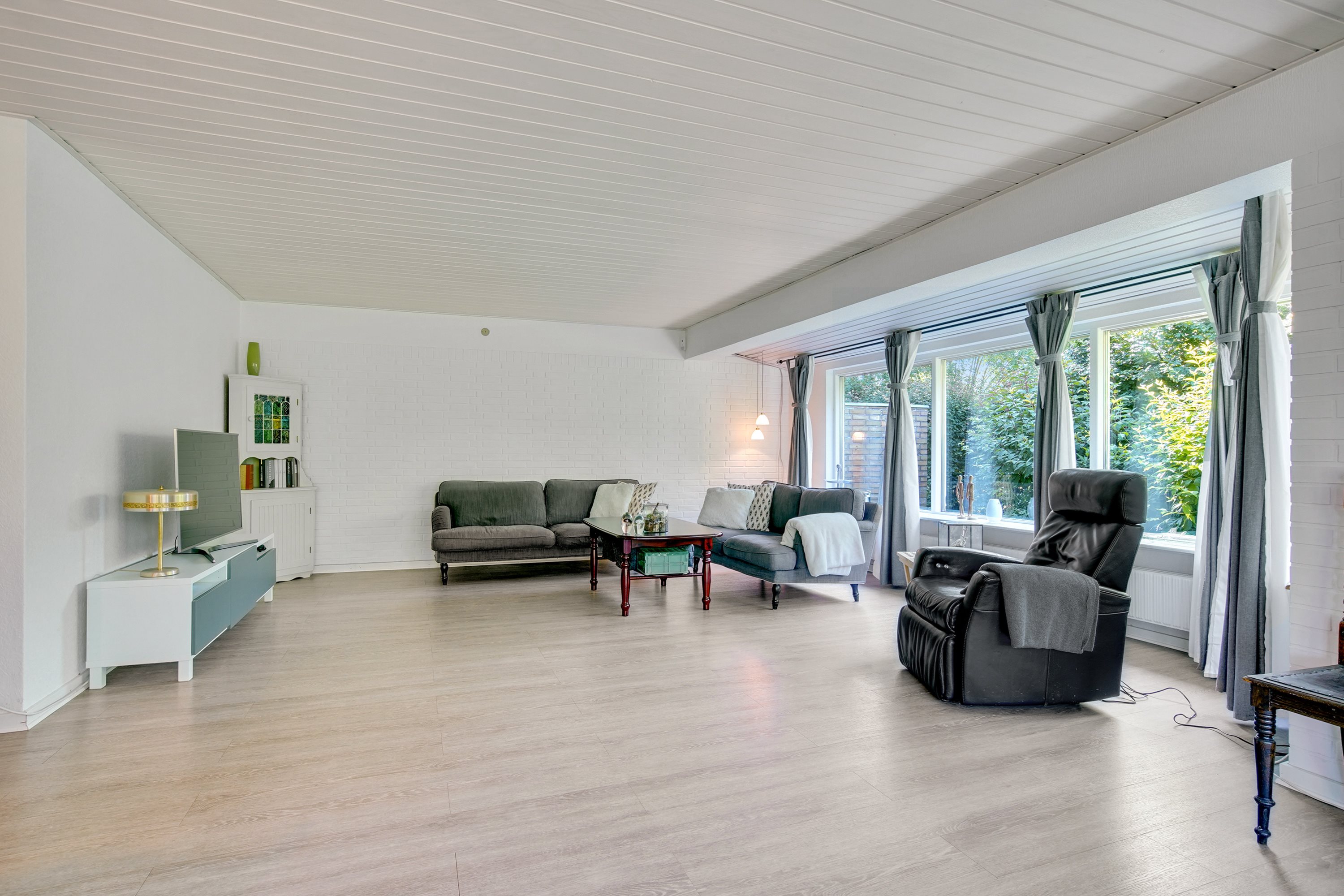 Fremhævet stue billede i fuldskærmstilstand. Billede af Brøndenvej 11, 9750 Østervrå