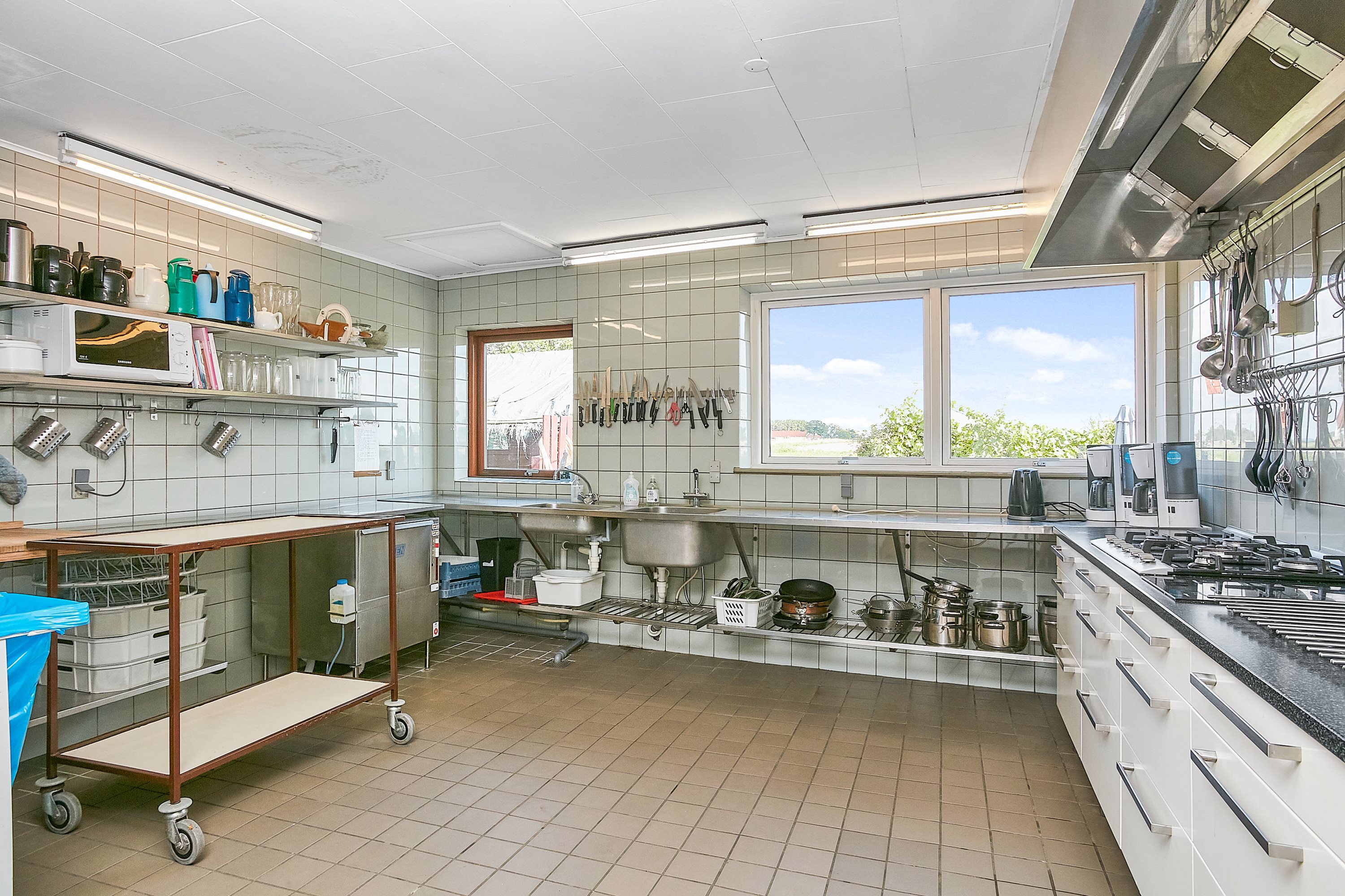 Fremhævet køkken billede i fuldskærmstilstand. Billede af Vestre Kirkevej 2, Hjarnø, 7130 Juelsminde