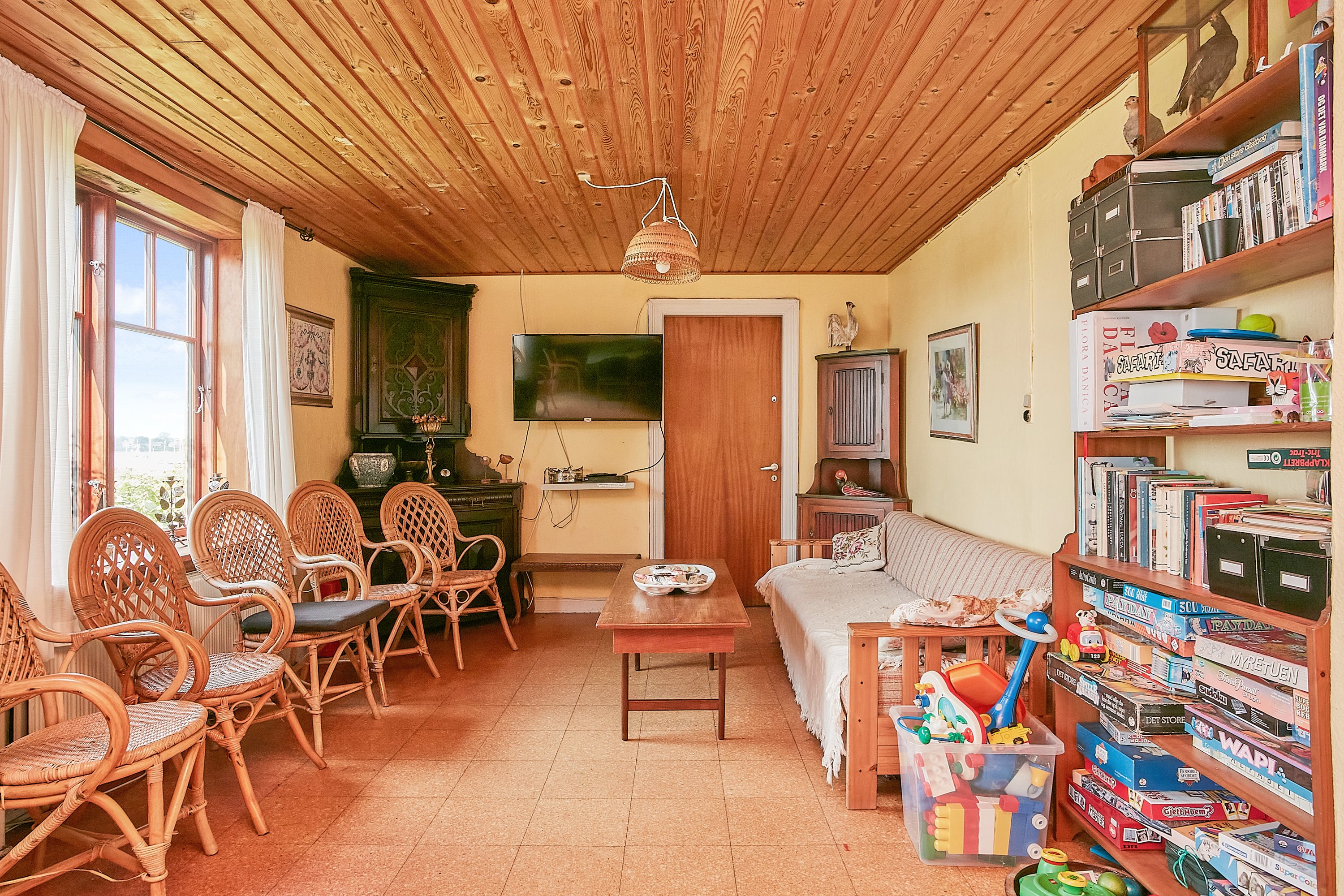 Fremhævet stue billede i fuldskærmstilstand. Billede af Vestre Kirkevej 2, Hjarnø, 7130 Juelsminde