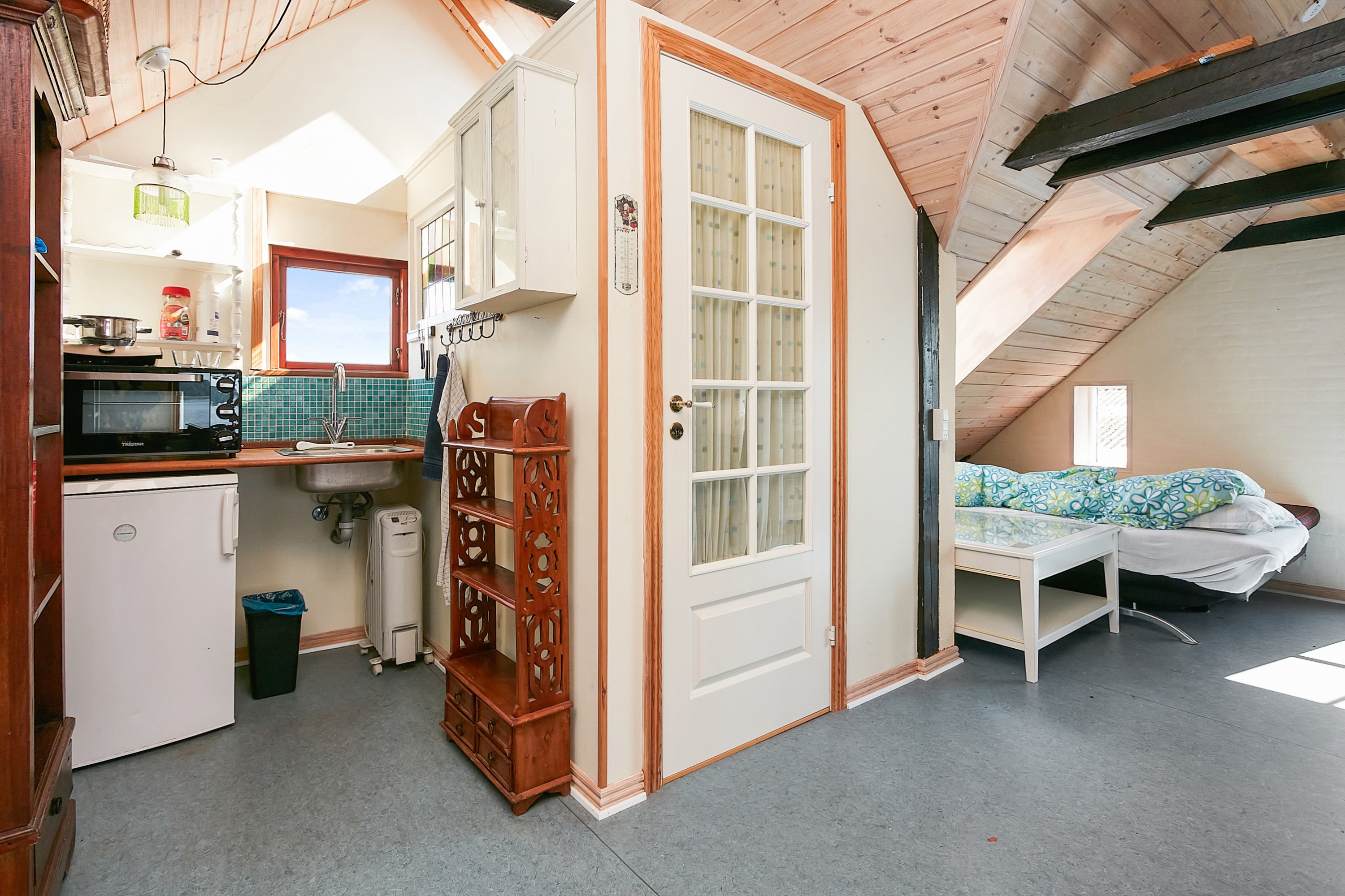 Fremhævet thekøkken billede i fuldskærmstilstand. Billede af Vestre Kirkevej 2, Hjarnø, 7130 Juelsminde