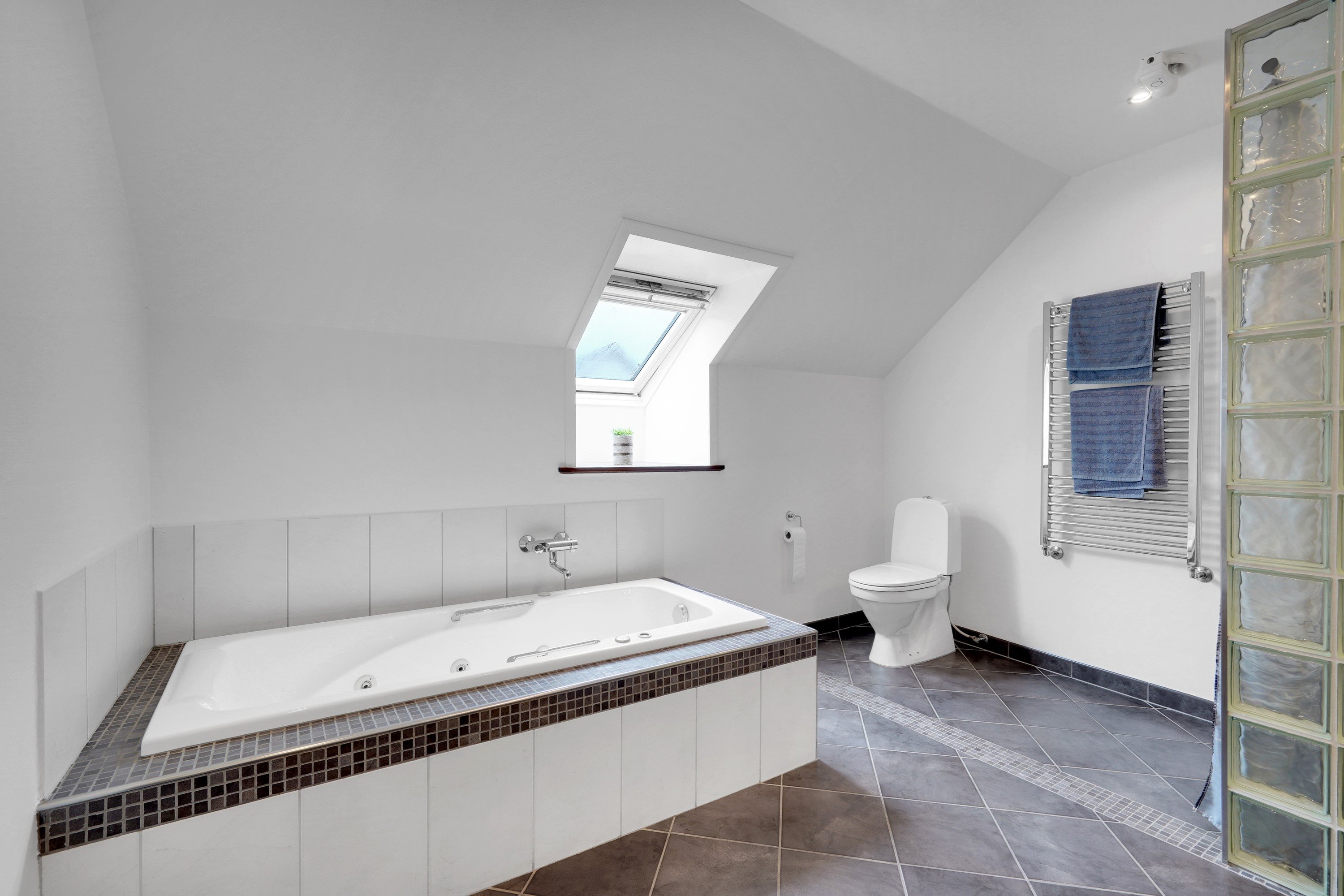 Fremhævet badeværelse billede i fuldskærmstilstand. Billede af Storegade 42, 6800 Varde