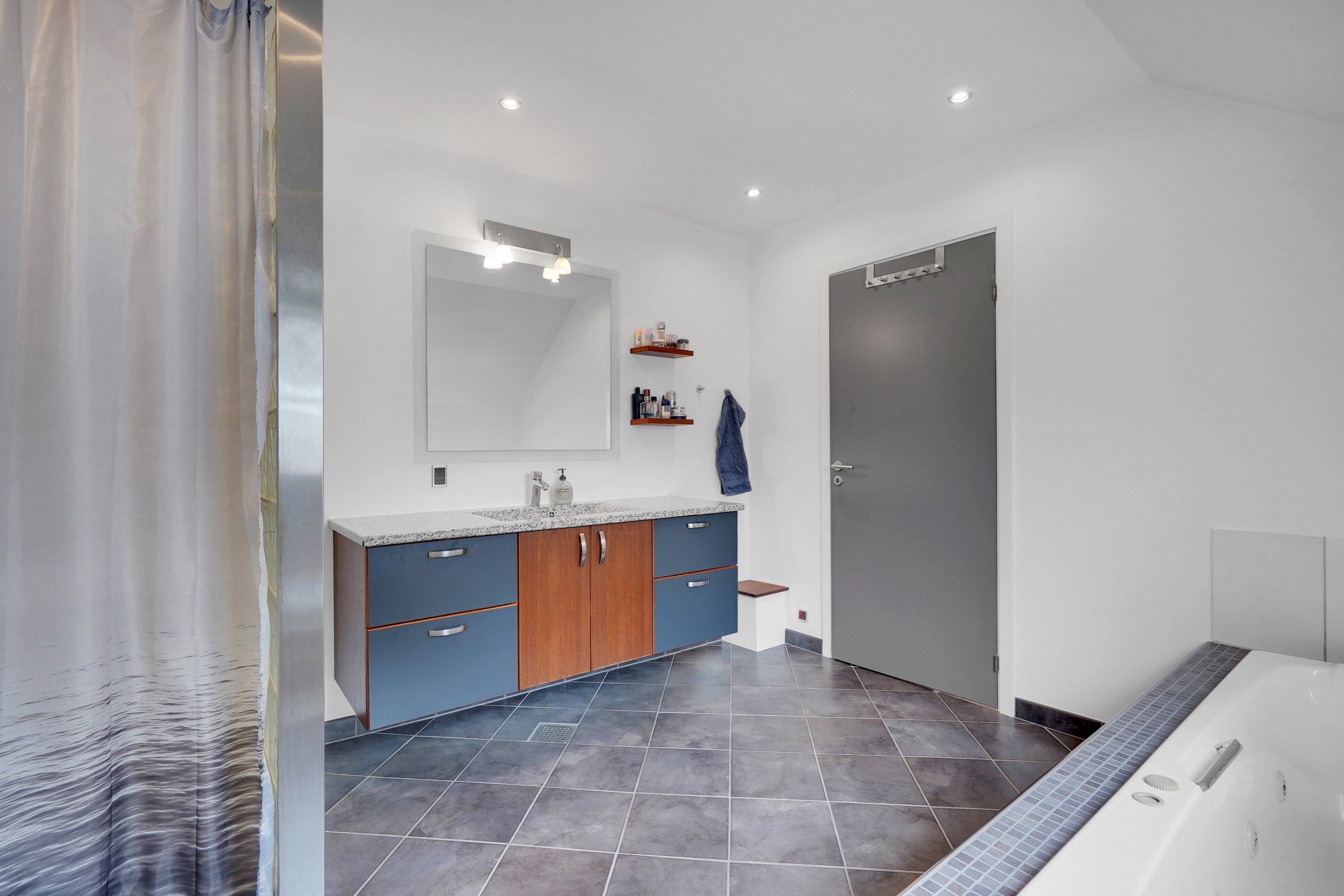 Fremhævet badeværelse billede i fuldskærmstilstand. Billede af Storegade 42, 6800 Varde