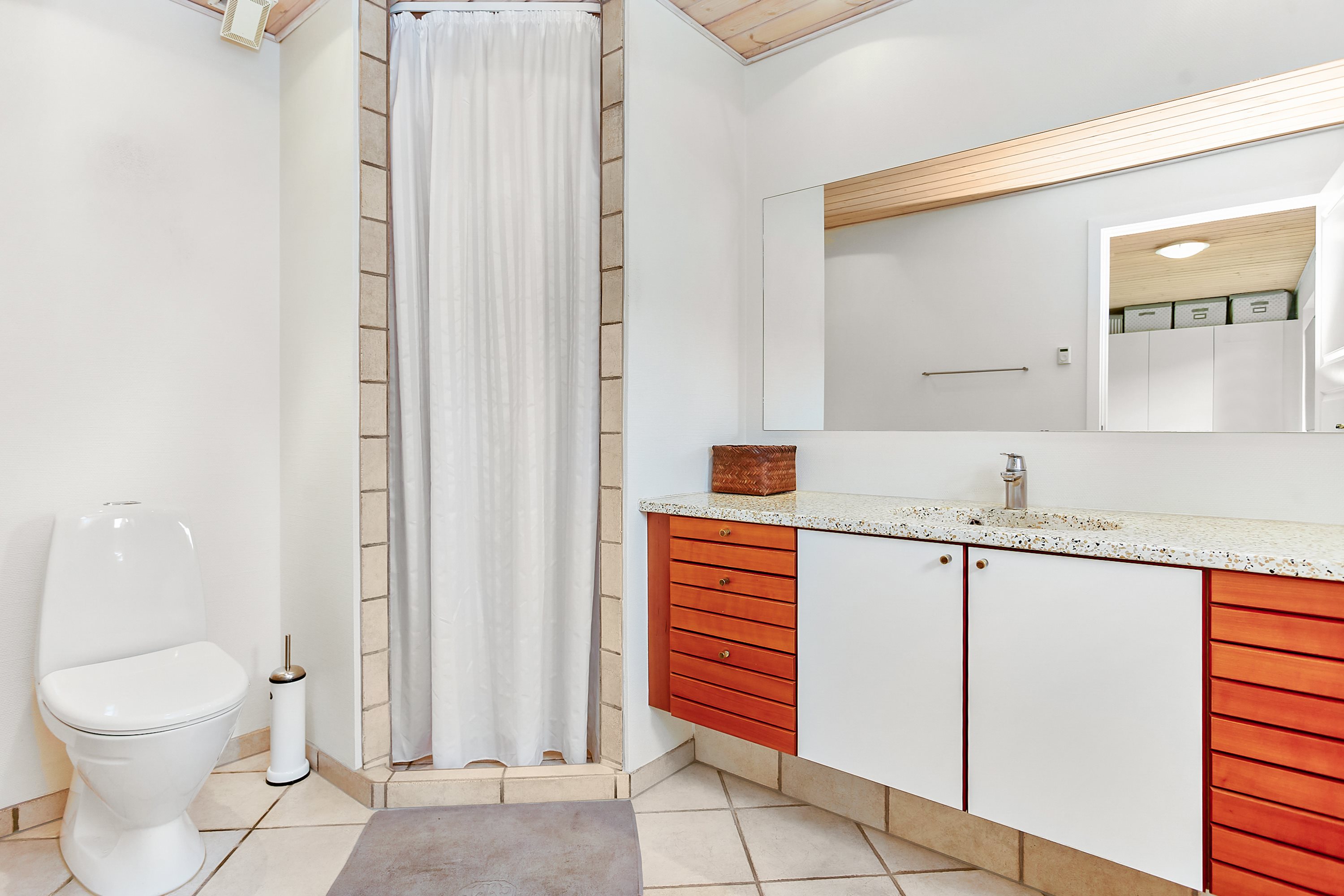 Fremhævet badeværelse billede i fuldskærmstilstand. Billede af Skovparken 92, 8783 Hornsyld