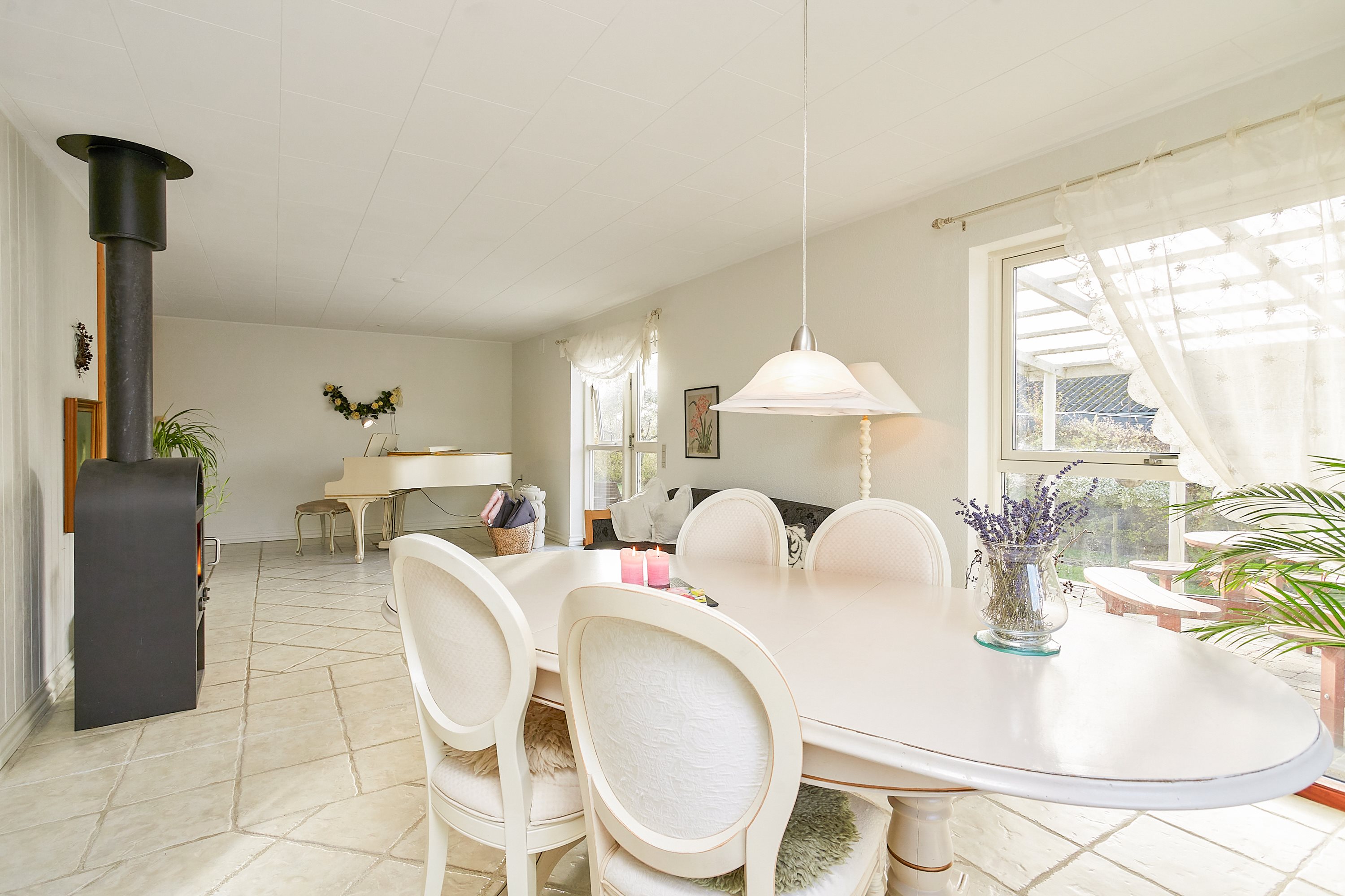 Fremhævet stue billede i fuldskærmstilstand. Billede af Birkevej 7, 8783 Hornsyld