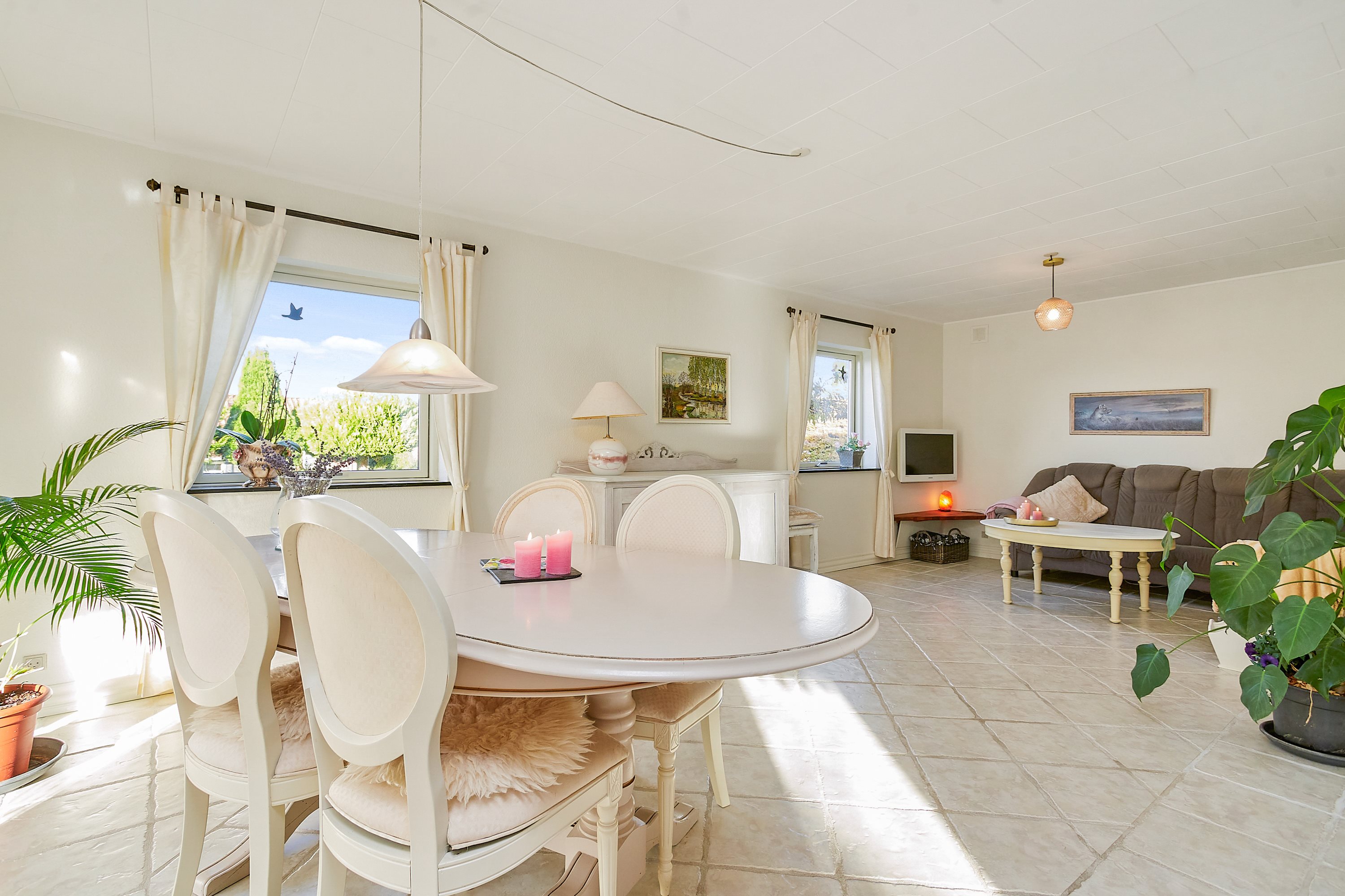 Fremhævet stue billede i fuldskærmstilstand. Billede af Birkevej 7, 8783 Hornsyld