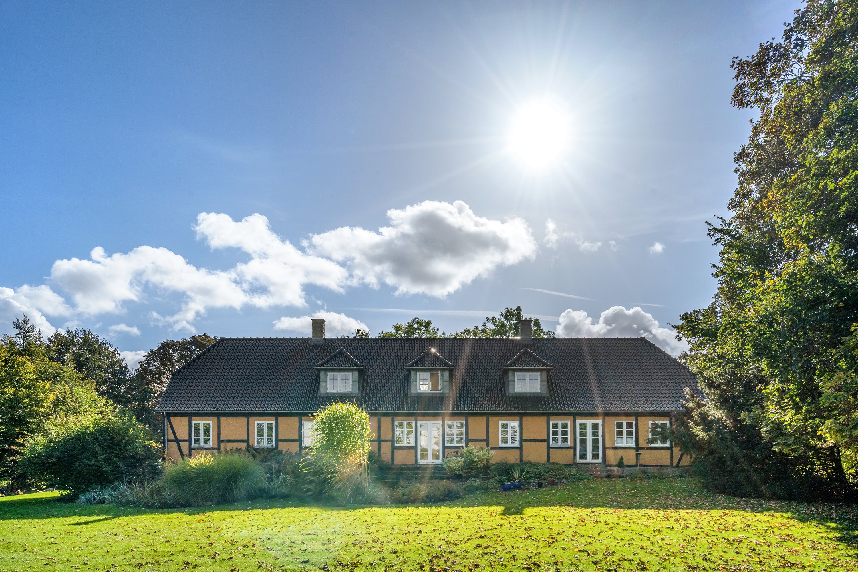 Fremhævet facade bolig billede i fuldskærmstilstand. Billede af Vollerup Gårde 7, 4200 Slagelse