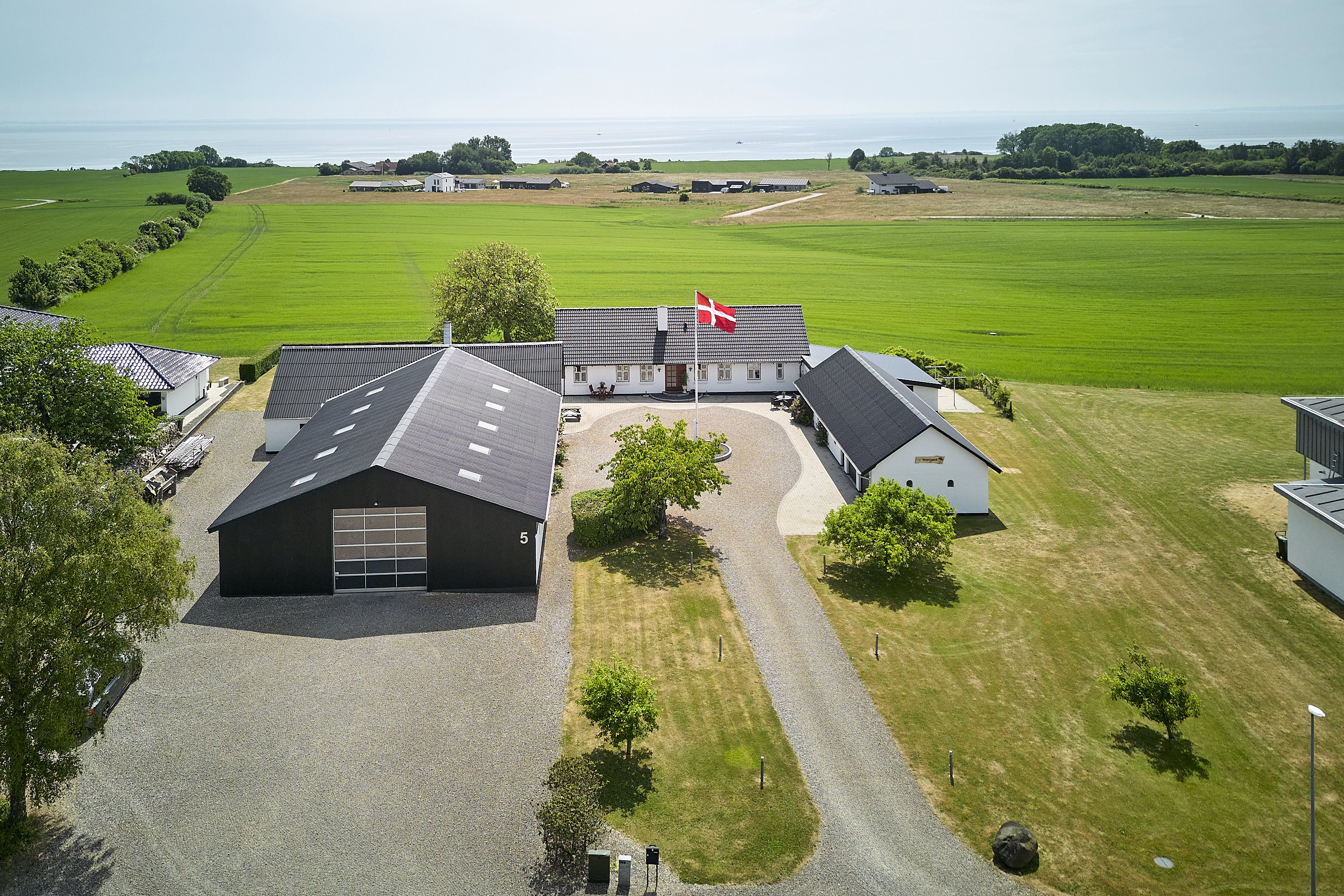 Miniaturebillede 1: luftfoto. Billede af Sverrigsvej 5, Klakring, 7130 Juelsminde