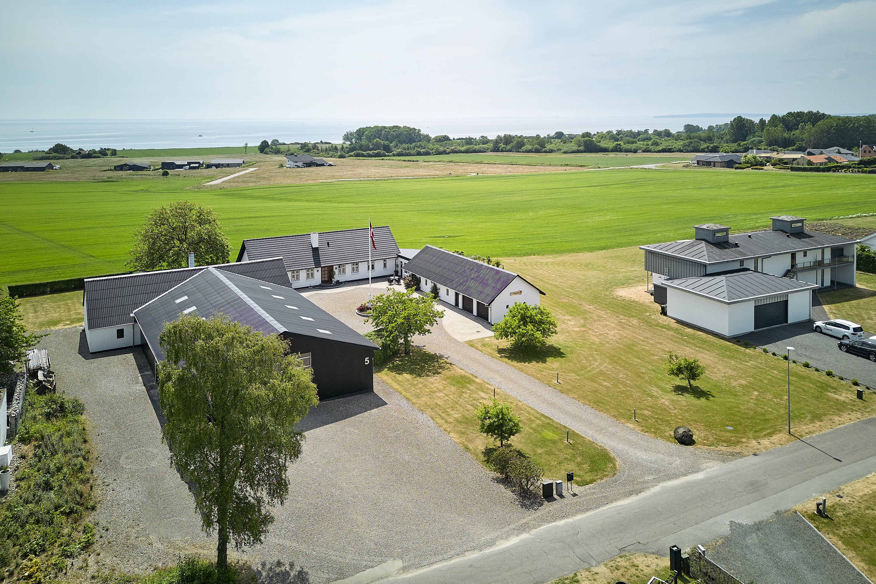 Fremhævet luftfoto billede i fuldskærmstilstand. Billede af Sverrigsvej 5, Klakring, 7130 Juelsminde