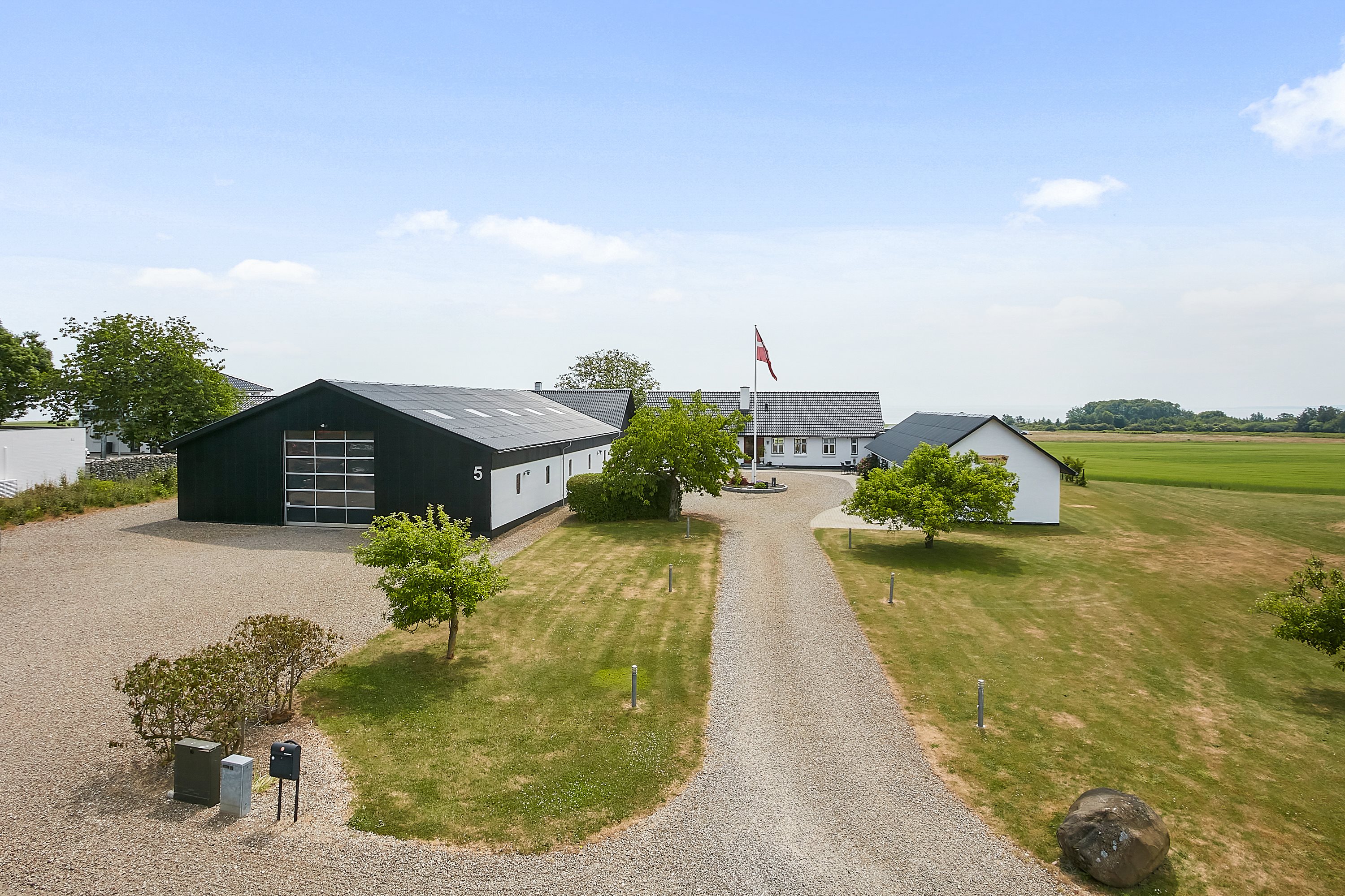 Fremhævet ejendommen billede i fuldskærmstilstand. Billede af Sverrigsvej 5, Klakring, 7130 Juelsminde