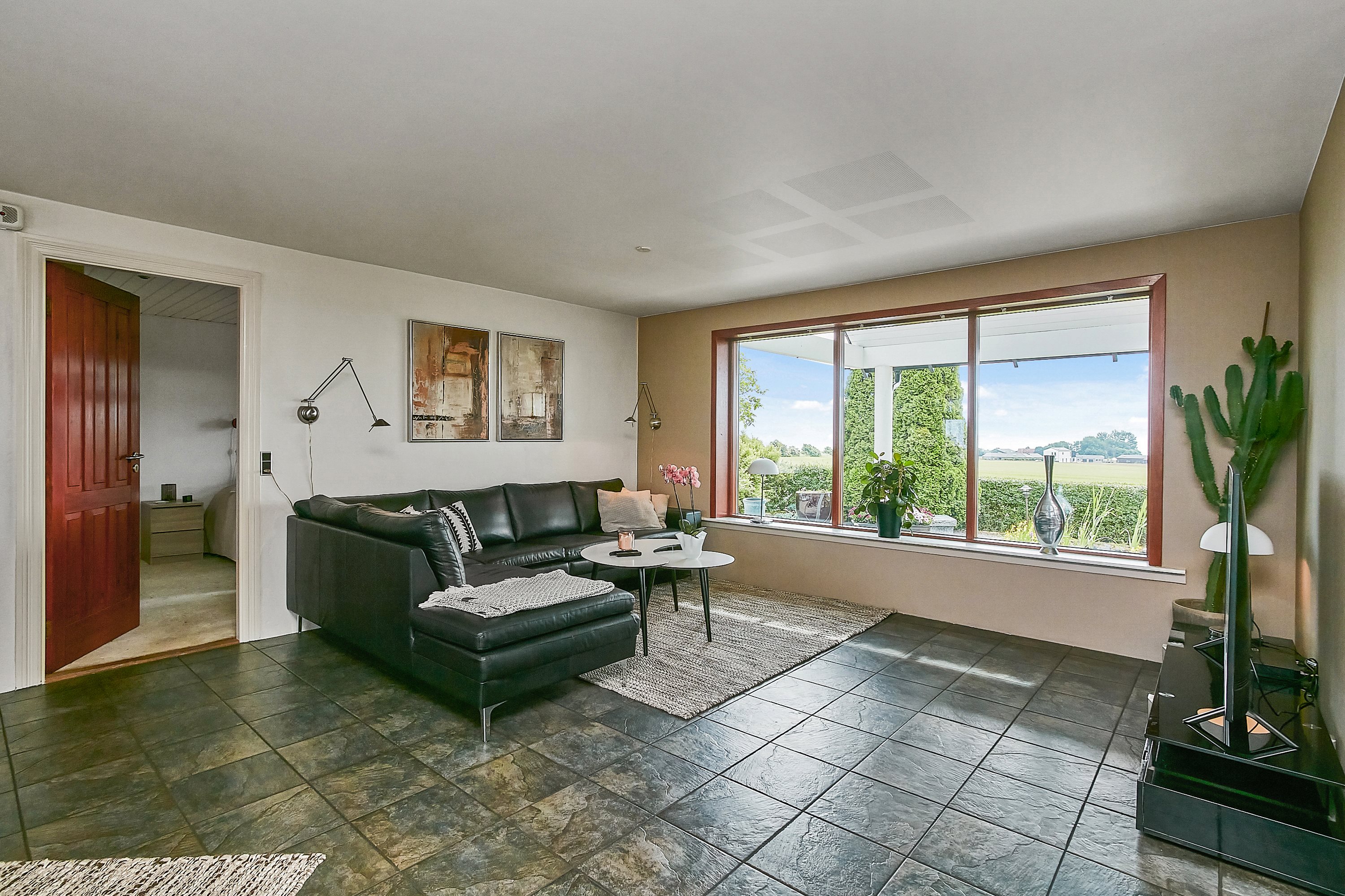 Fremhævet stue billede i fuldskærmstilstand. Billede af Sverrigsvej 5, Klakring, 7130 Juelsminde