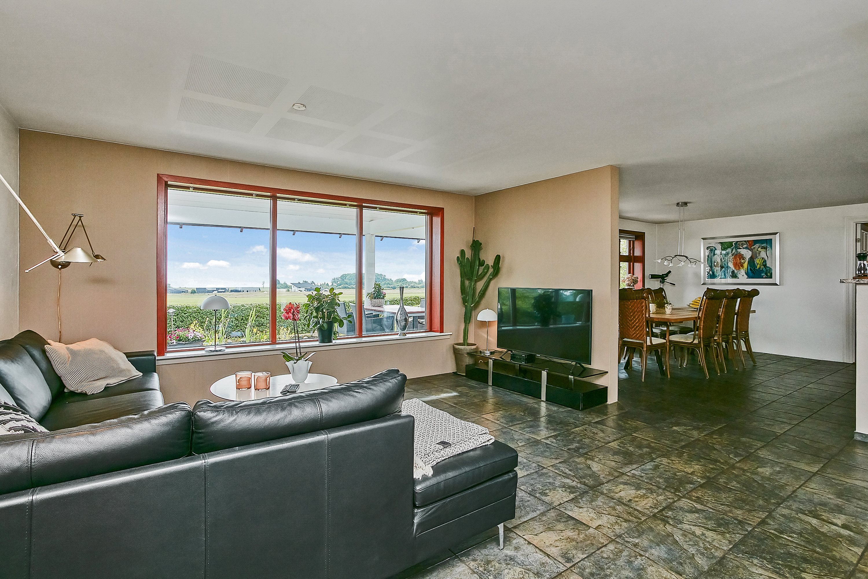 Fremhævet stue billede i fuldskærmstilstand. Billede af Sverrigsvej 5, Klakring, 7130 Juelsminde