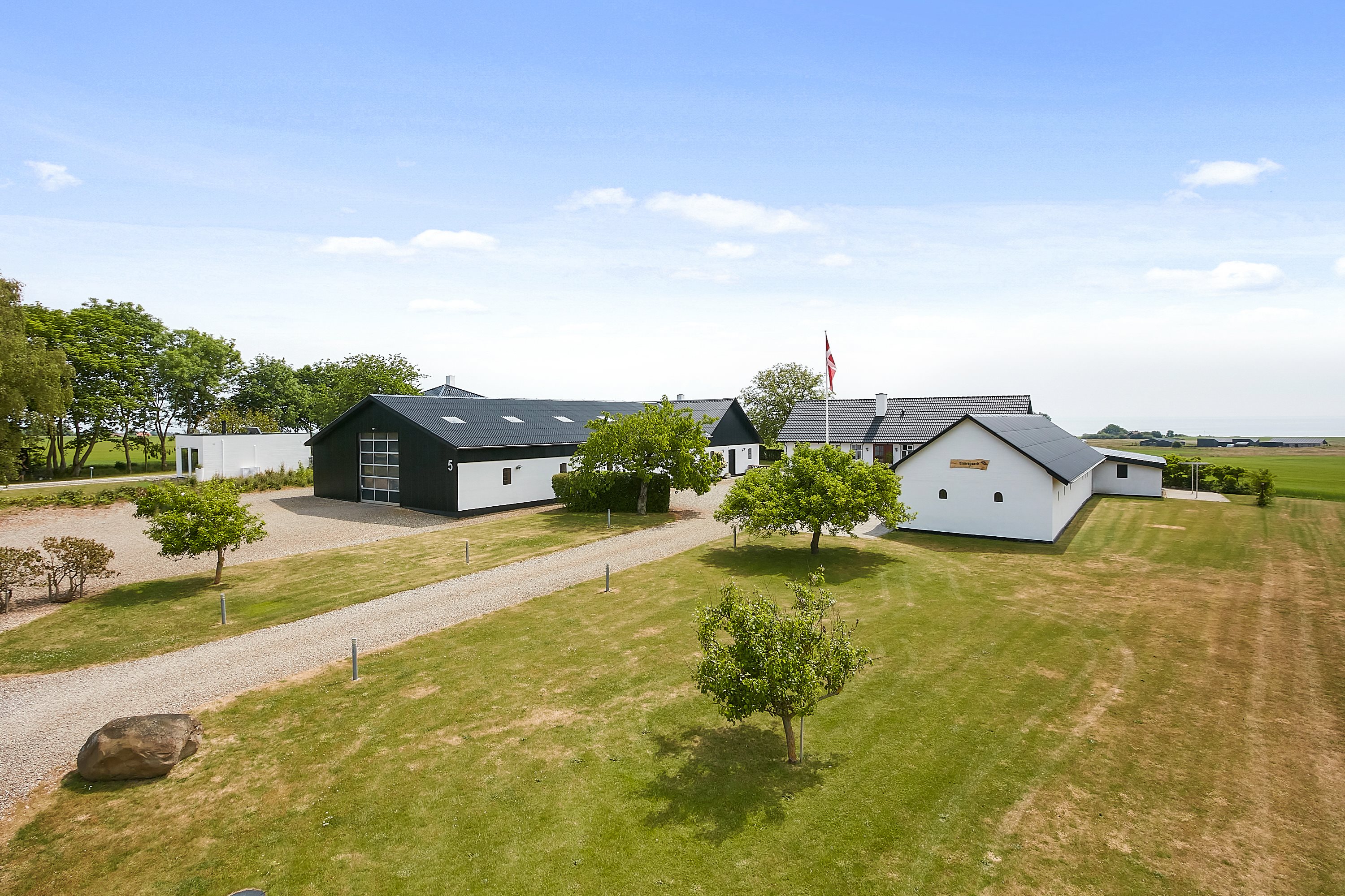 Fremhævet ejendommen billede i fuldskærmstilstand. Billede af Sverrigsvej 5, Klakring, 7130 Juelsminde