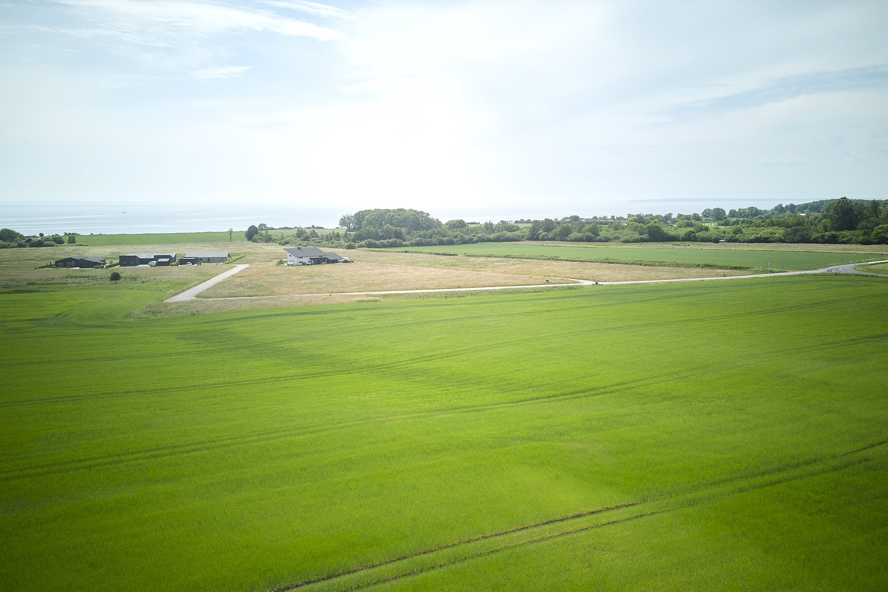 Fremhævet luftfoto billede i fuldskærmstilstand. Billede af Sverrigsvej 5, Klakring, 7130 Juelsminde