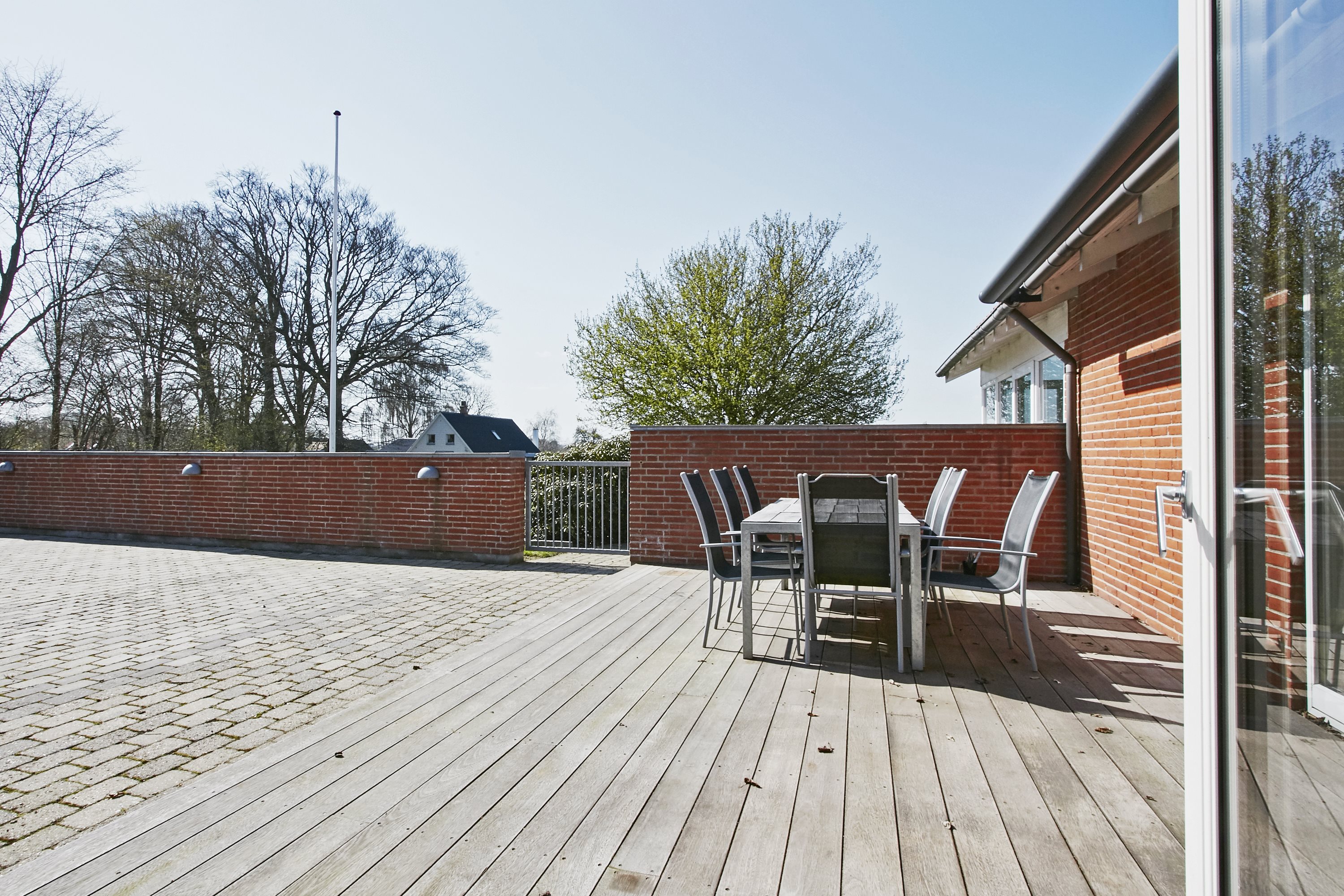 Fremhævet terrasse billede i fuldskærmstilstand. Billede af Østrupvej 49, Glud, 7130 Juelsminde