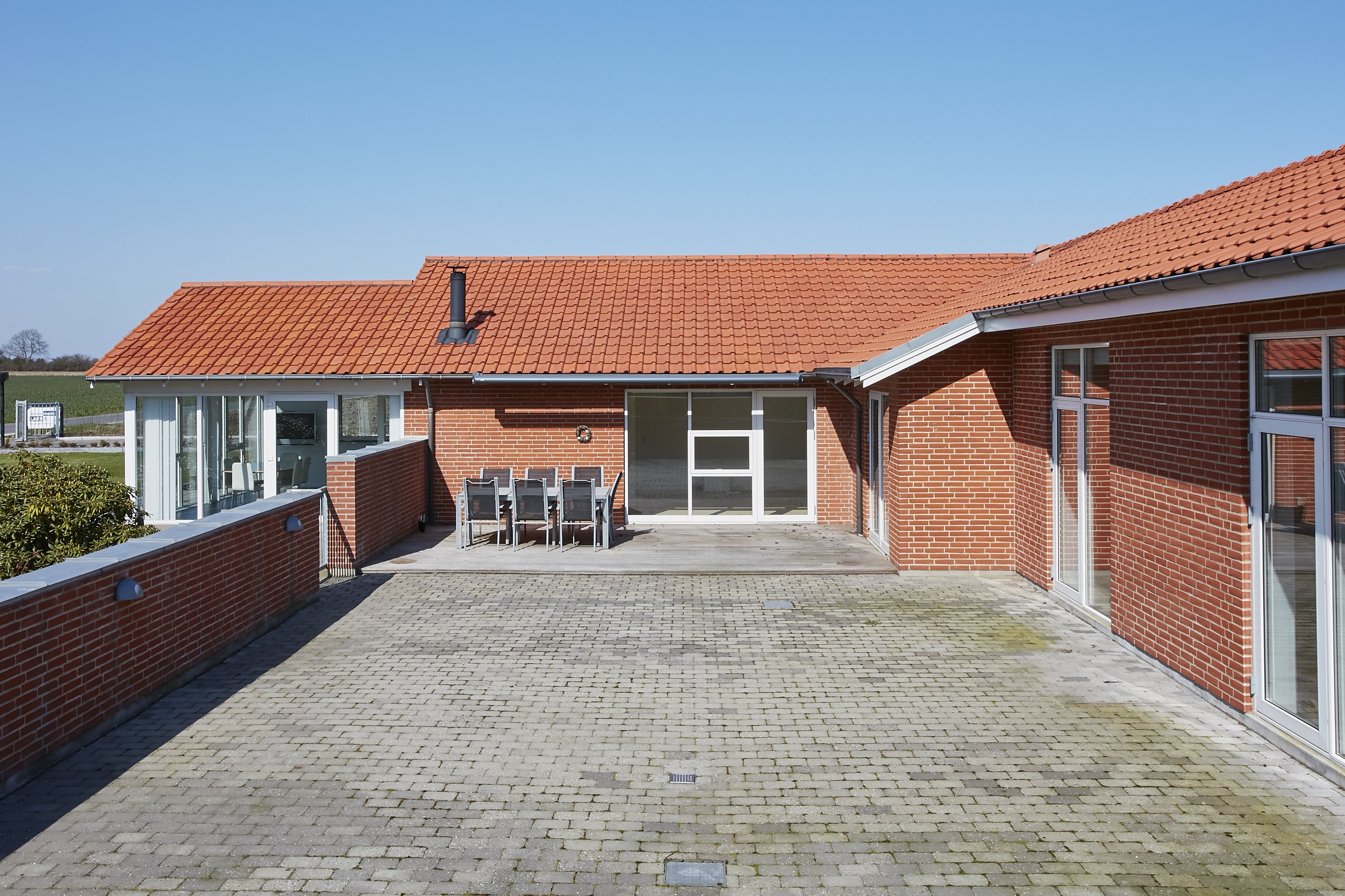 Fremhævet terrasse billede i fuldskærmstilstand. Billede af Østrupvej 49, Glud, 7130 Juelsminde