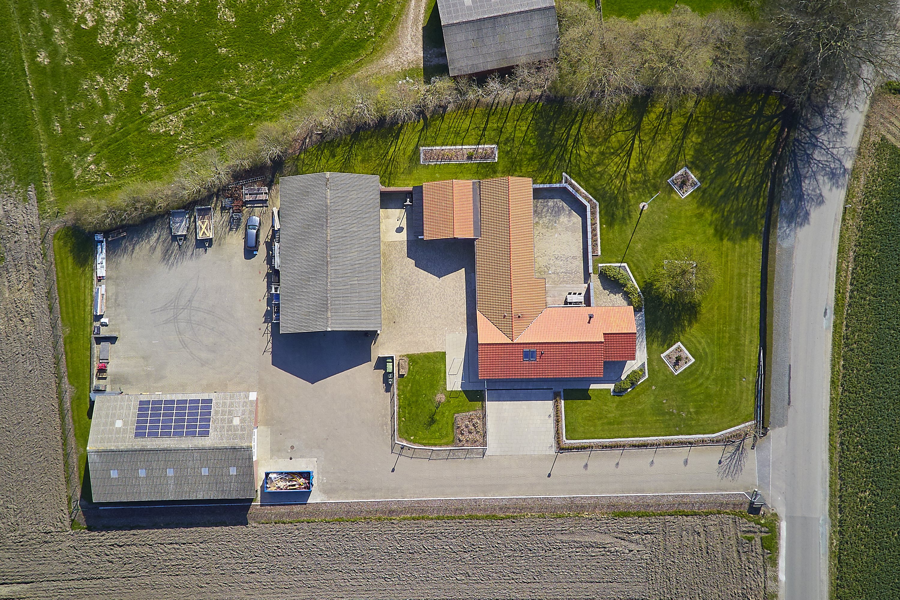 Fremhævet luftfoto billede i fuldskærmstilstand. Billede af Østrupvej 49, Glud, 7130 Juelsminde