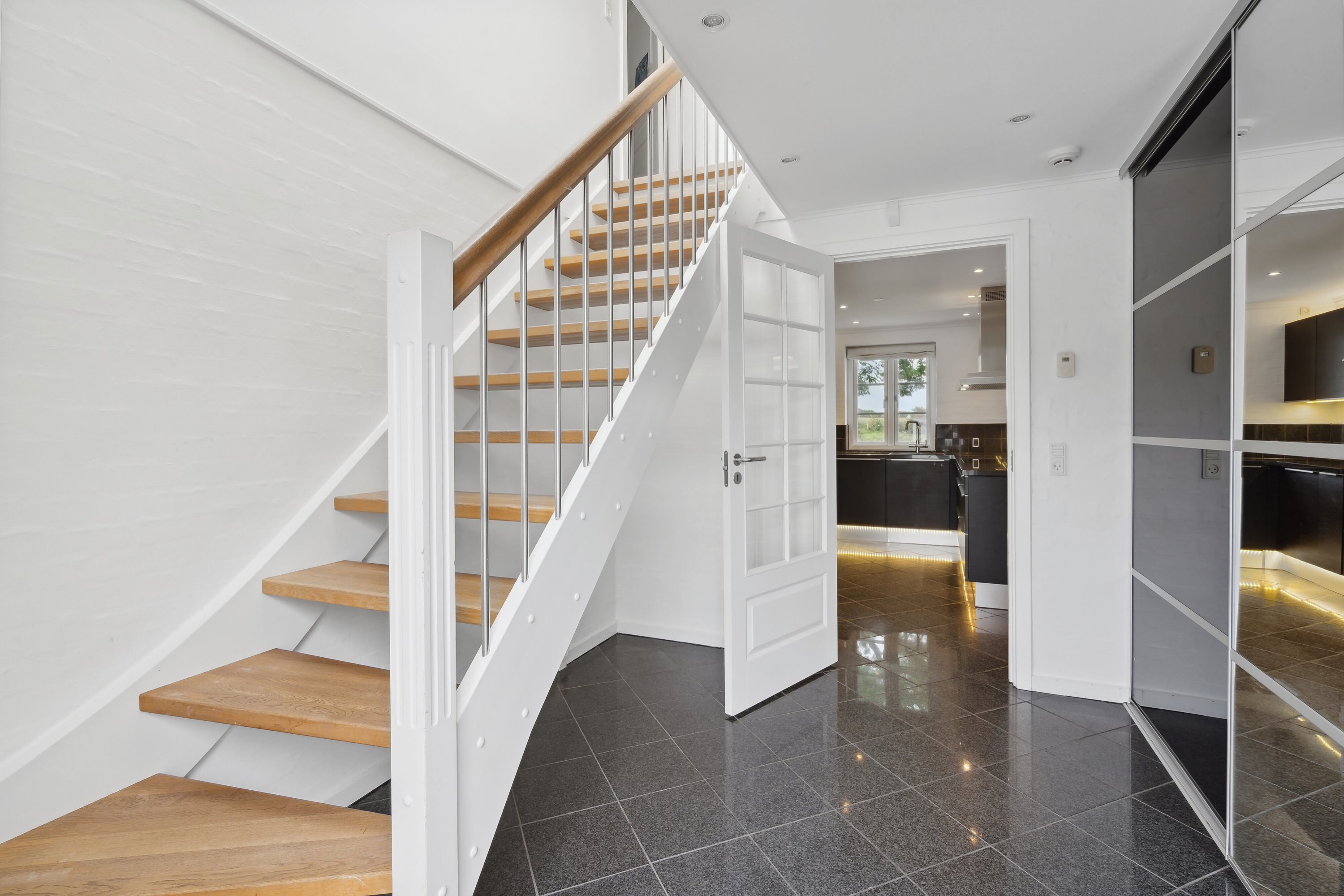 Fremhævet gang billede i fuldskærmstilstand. Billede af Sønderbjerge 2, Vilsbæk, 6330 Padborg