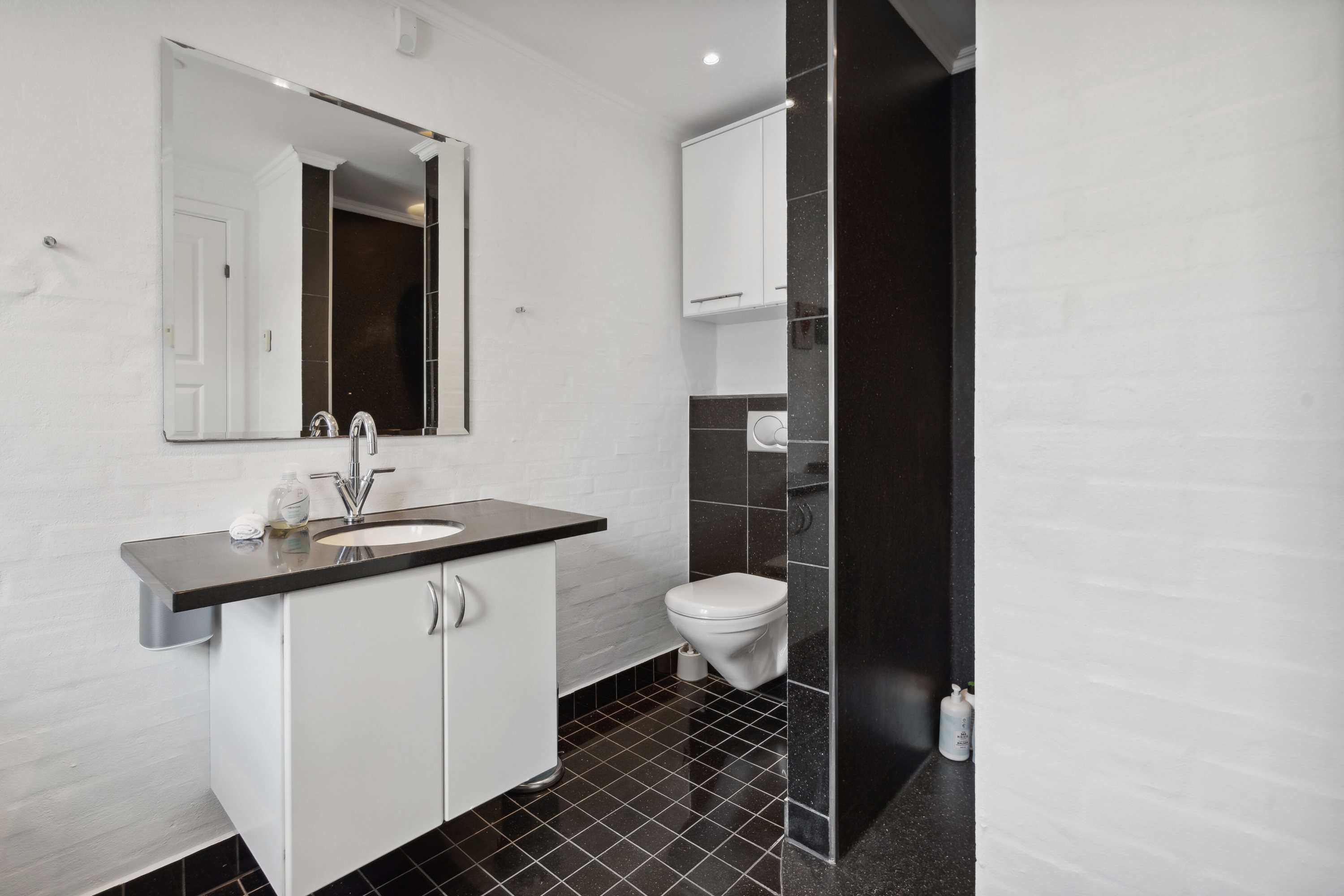 Fremhævet badeværelse billede i fuldskærmstilstand. Billede af Sønderbjerge 2, Vilsbæk, 6330 Padborg