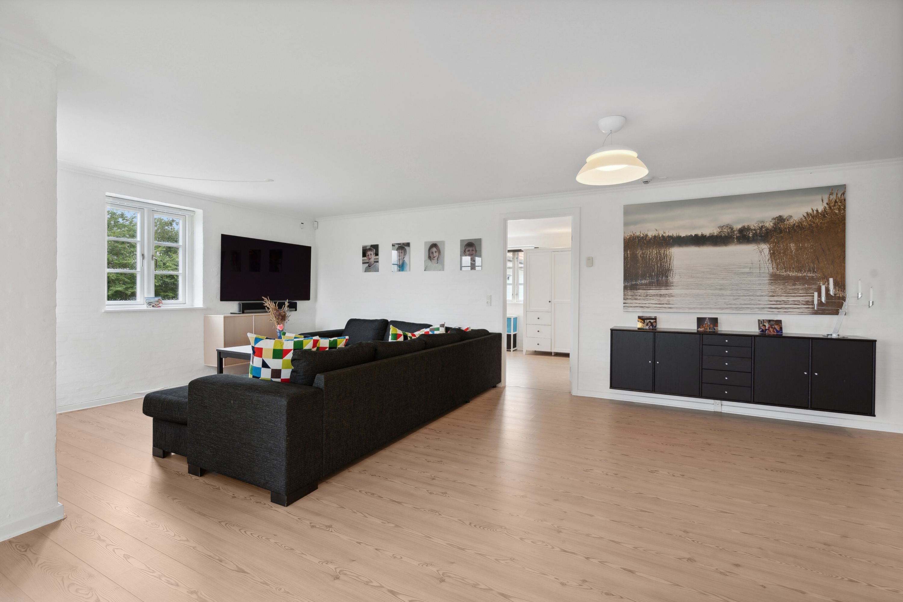 Fremhævet stue billede i fuldskærmstilstand. Billede af Sønderbjerge 2, Vilsbæk, 6330 Padborg