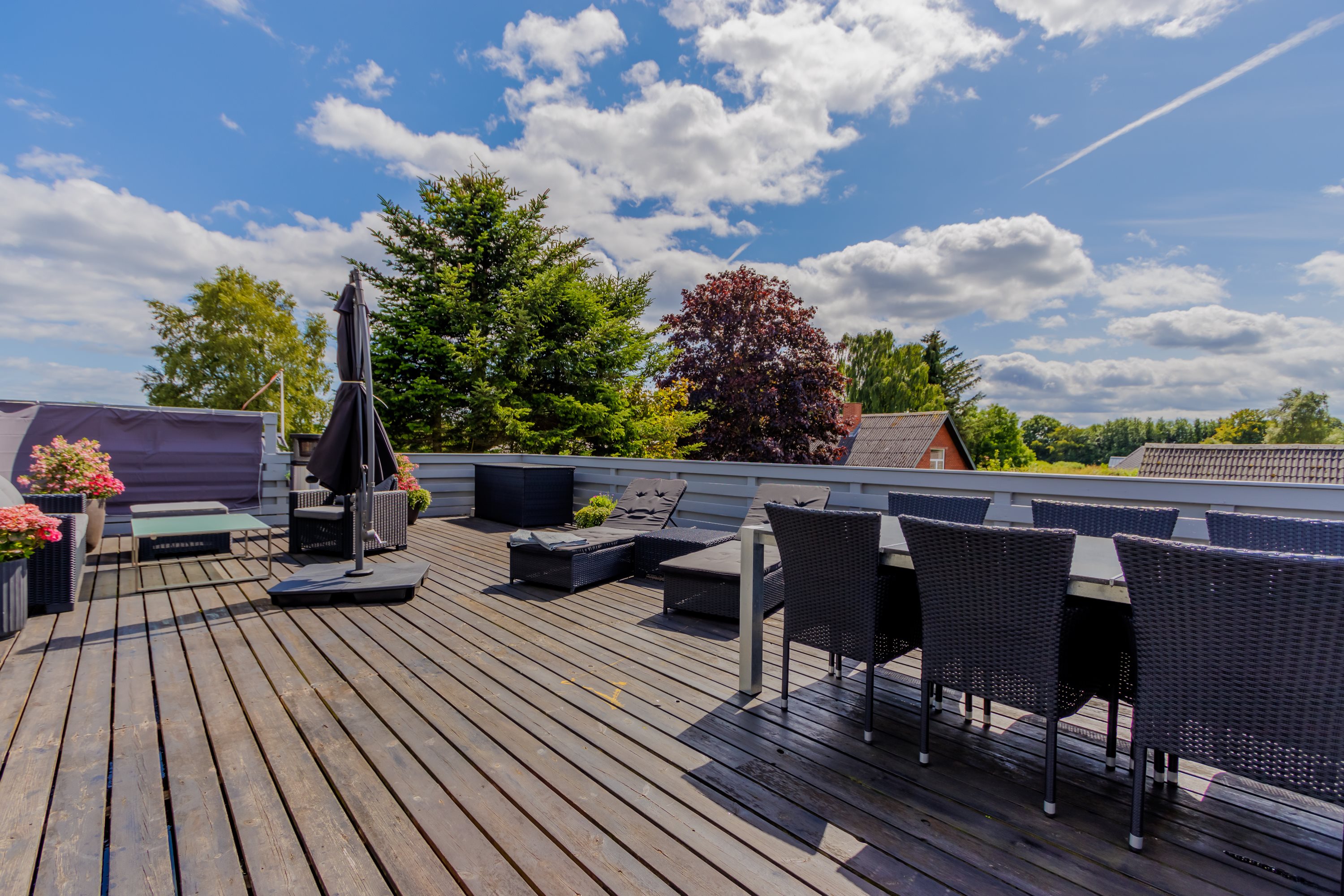 Fremhævet terrasse billede i fuldskærmstilstand. Billede af Strandvejen 152, Hou, 9370 Hals