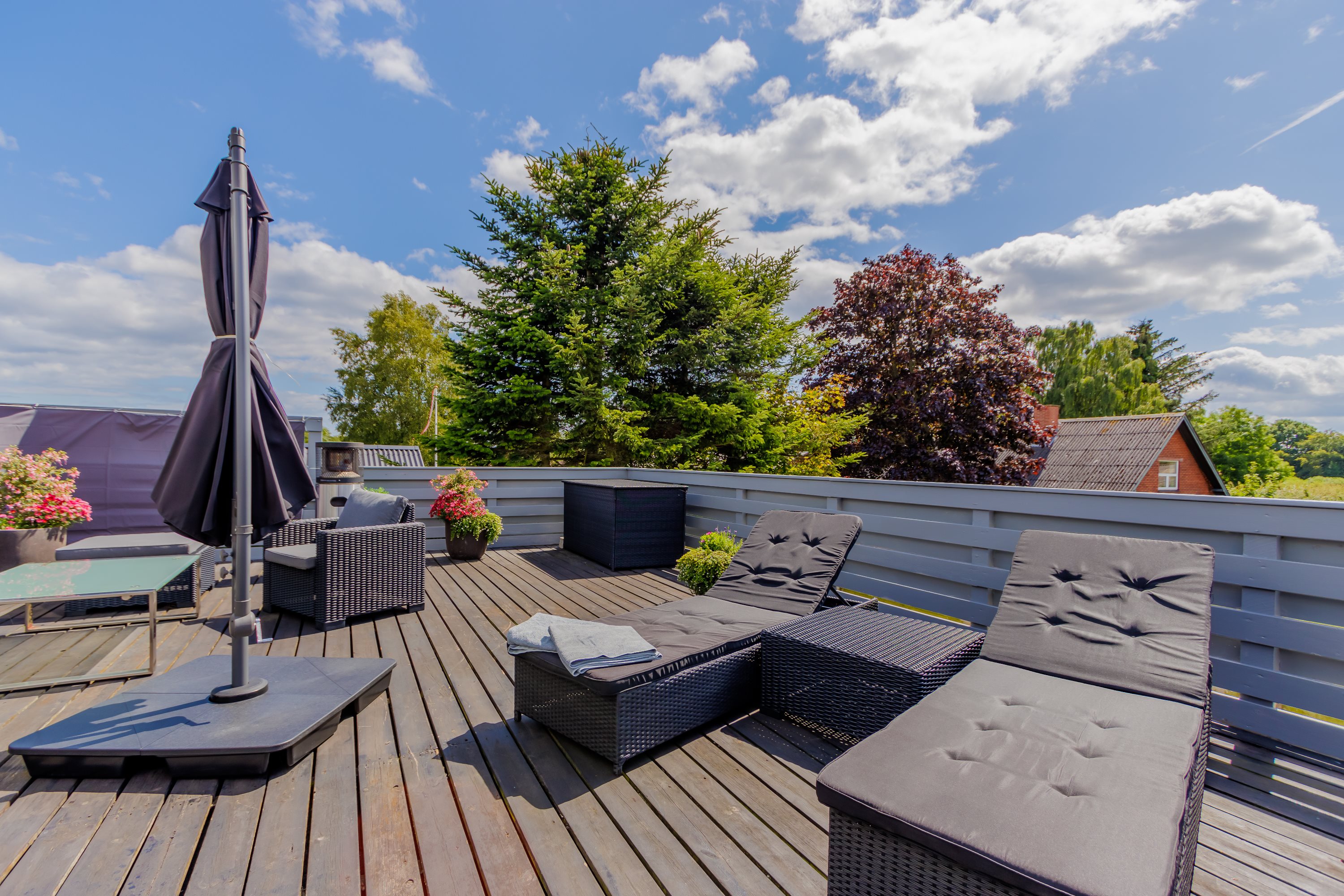 Fremhævet terrasse billede i fuldskærmstilstand. Billede af Strandvejen 152, Hou, 9370 Hals