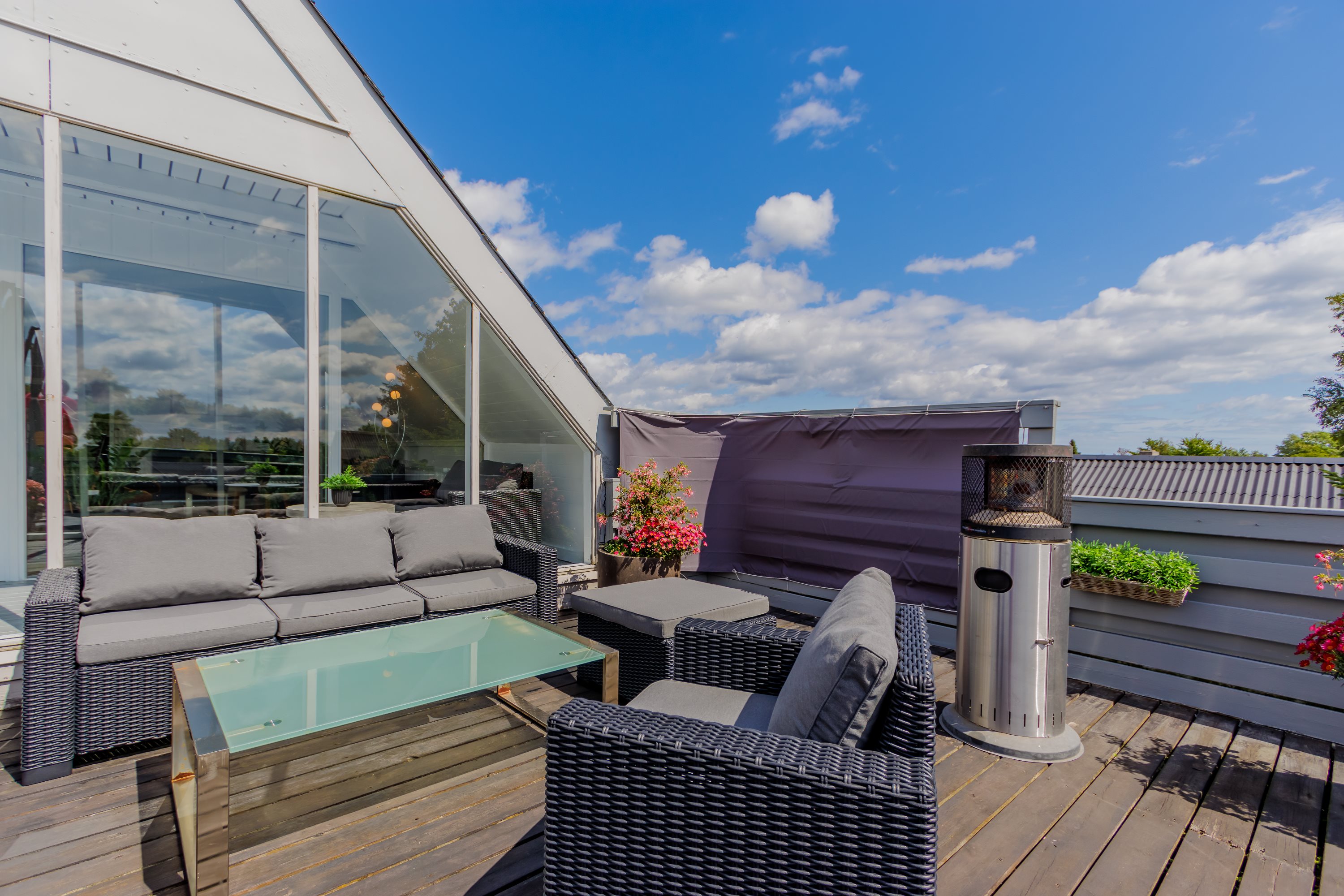 Fremhævet terrasse billede i fuldskærmstilstand. Billede af Strandvejen 152, Hou, 9370 Hals