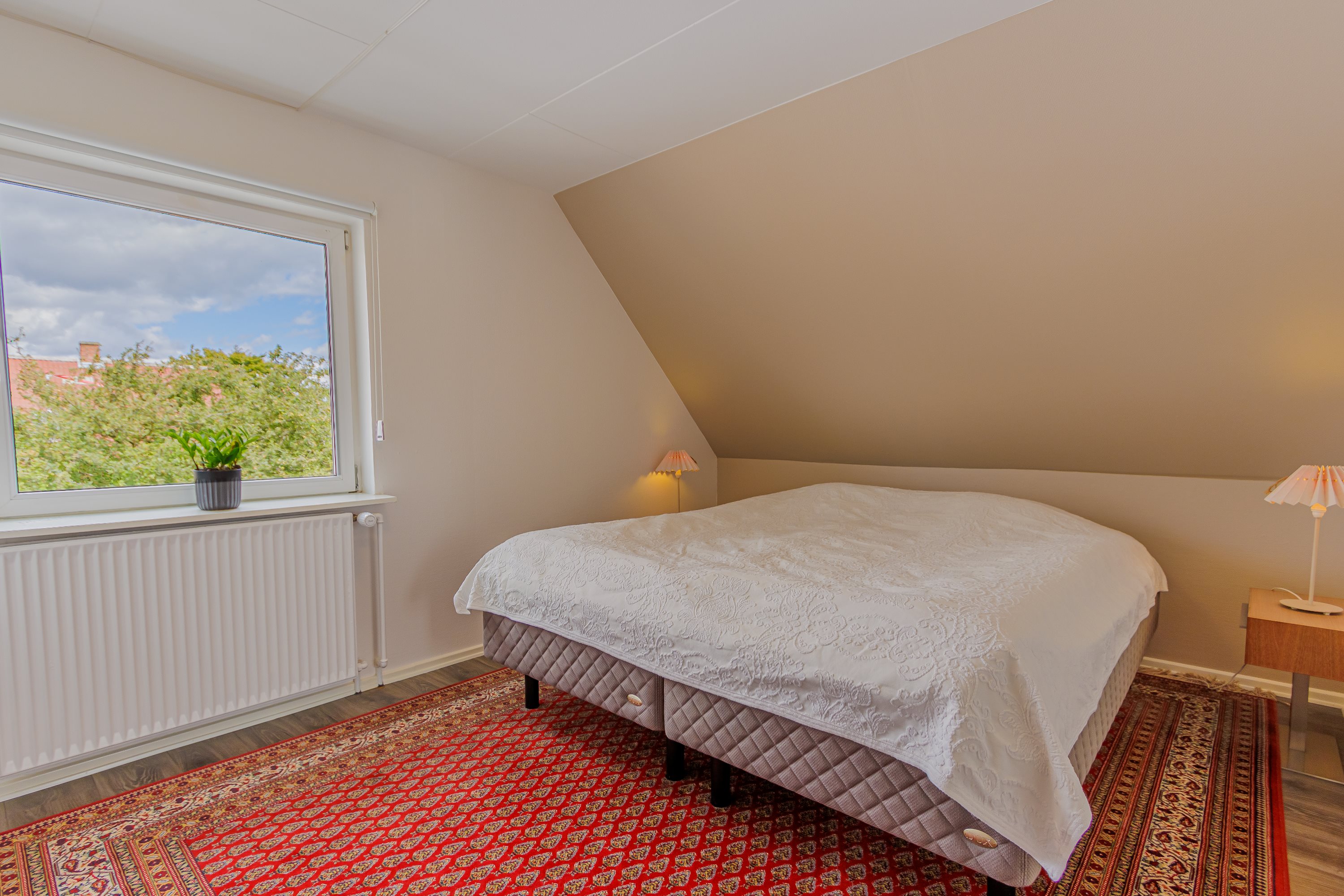 Fremhævet soveværelse billede i fuldskærmstilstand. Billede af Strandvejen 152, Hou, 9370 Hals