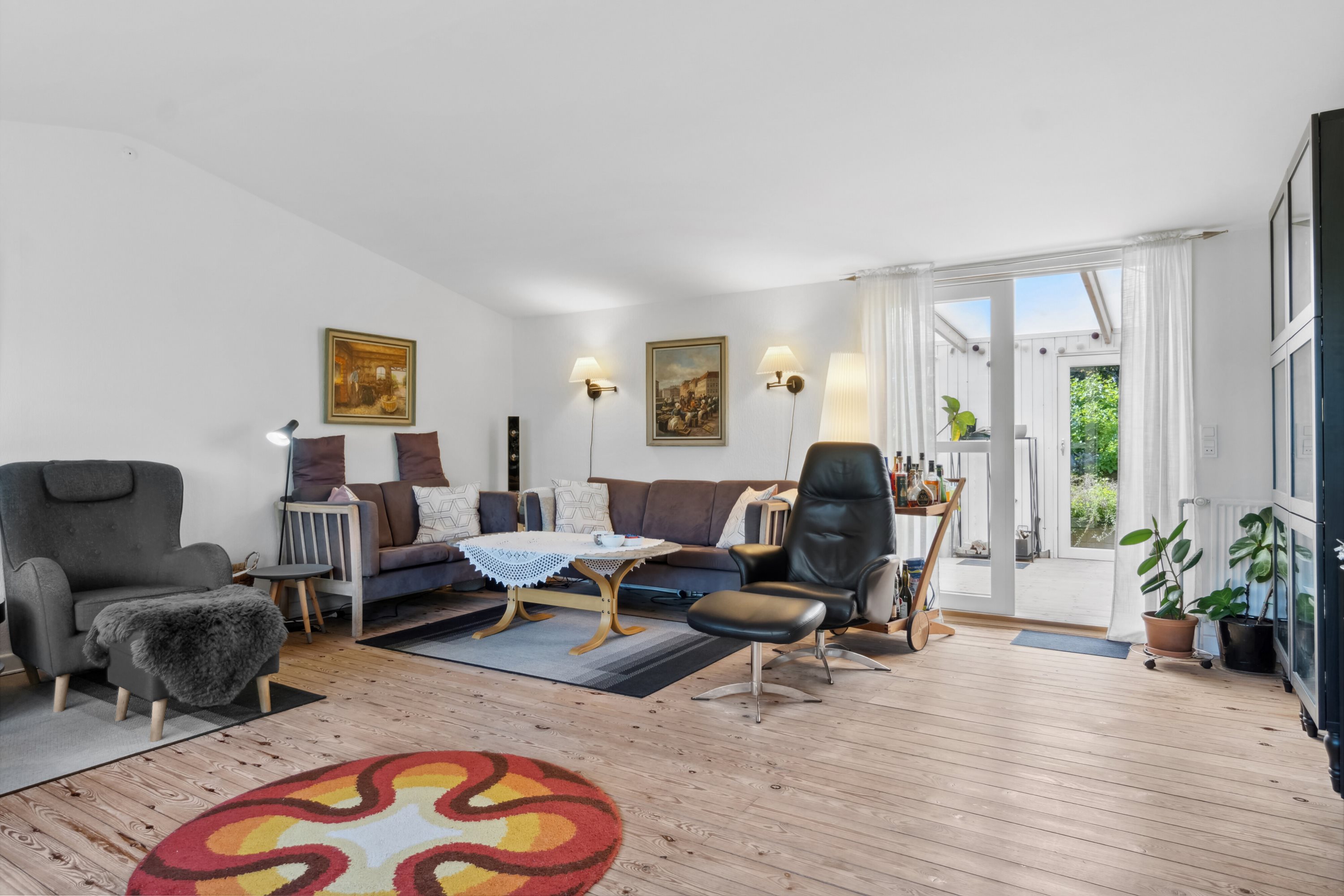 Fremhævet stue billede i fuldskærmstilstand. Billede af Rugvænget 26, 4700 Næstved