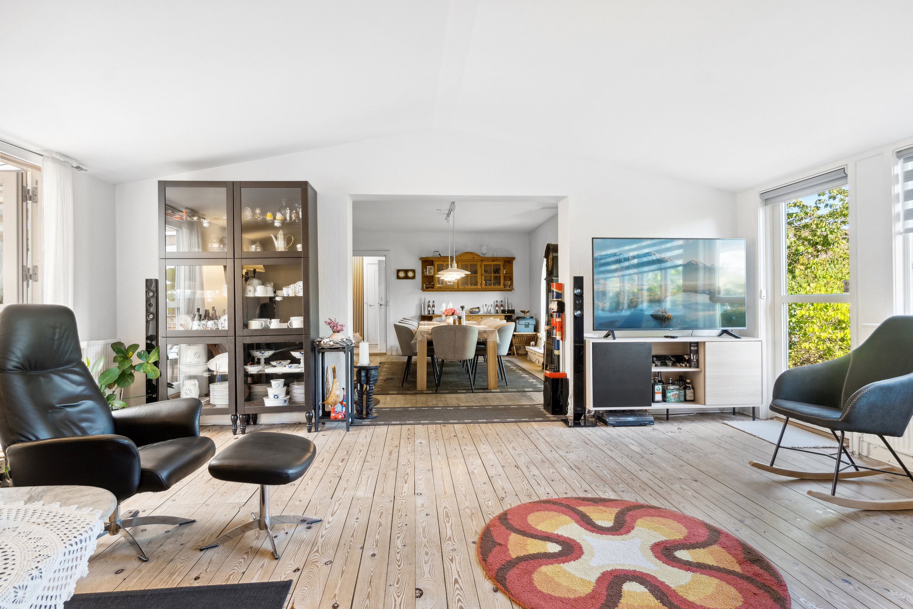 Fremhævet stue billede i fuldskærmstilstand. Billede af Rugvænget 26, 4700 Næstved